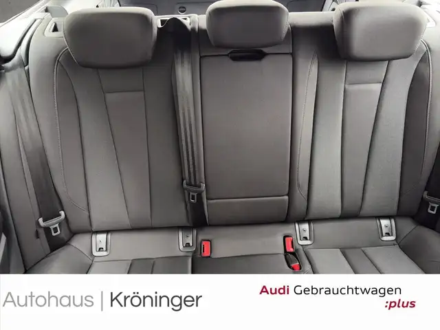 Audi A4 Avant view 10