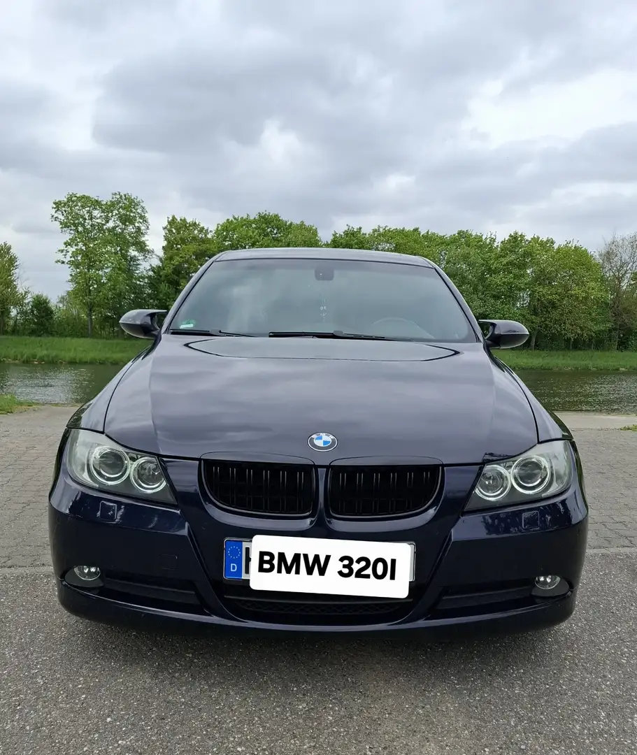 BMW 320 mit Automatikgetriebe und Voll Ausstattung! Blau - 1