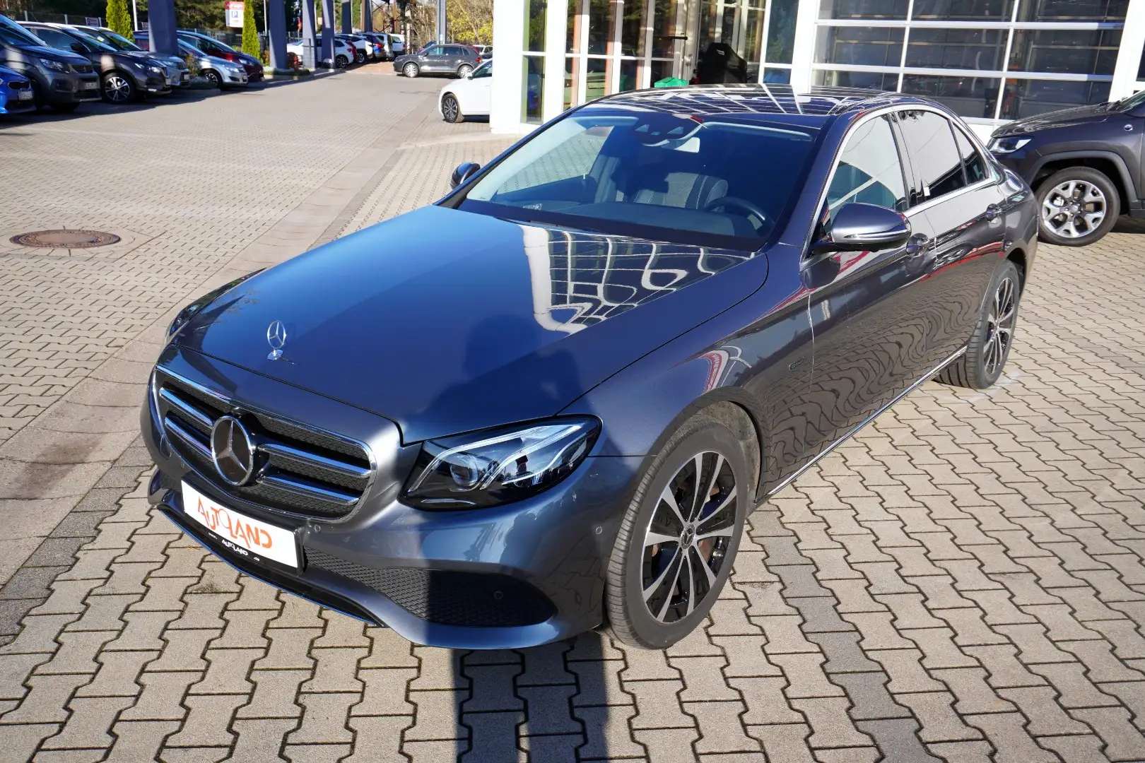 Mercedes-Benz E 300 E300 e LED Navi Standheizung ACC 360° Grijs - 2