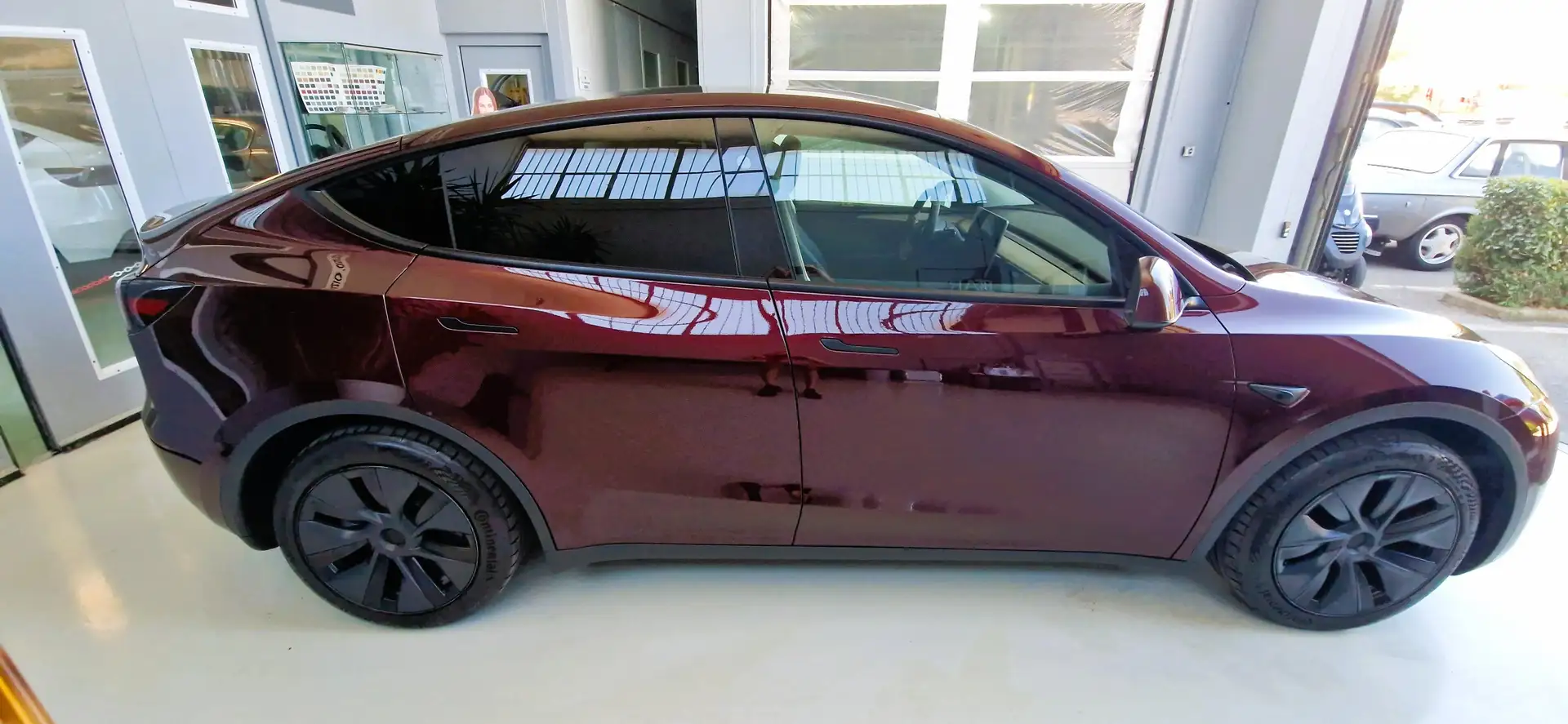 Tesla Model Y 2024 – Long Range RWD Rosso - 1