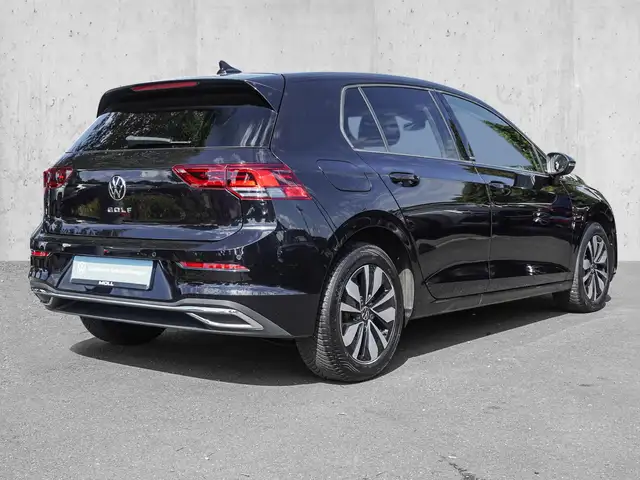 Volkswagen Golf view 4