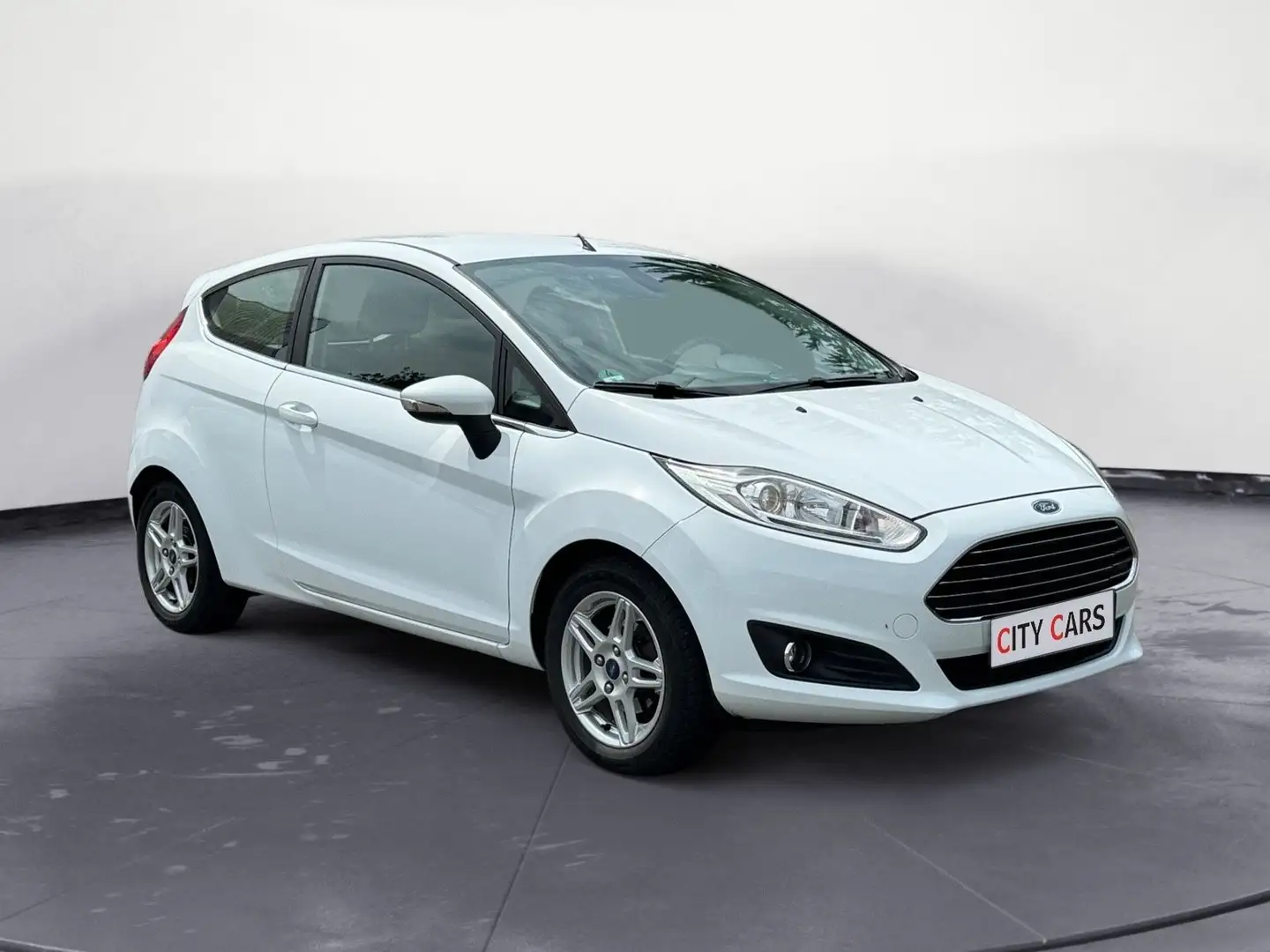 Ford Fiesta Titanium Weiß - 2