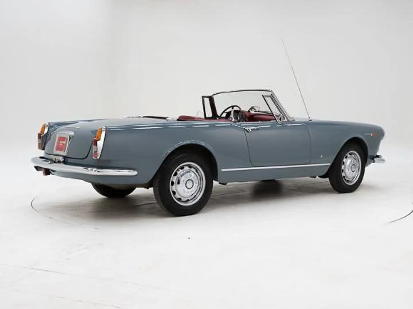 Alfa Romeo Spider 2600 Cabriolet '65 CH2891 Gris - 2