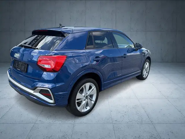 Audi Q2 view 15