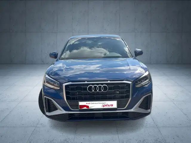 Audi Q2 view 8