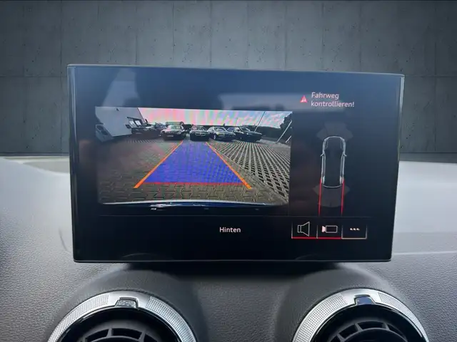 Audi Q2 view 27