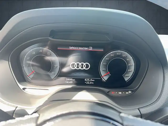 Audi Q2 view 10