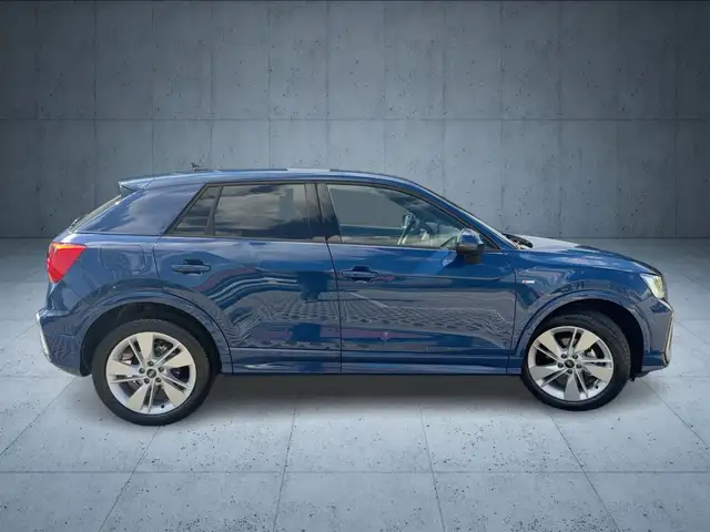 Audi Q2 view 6