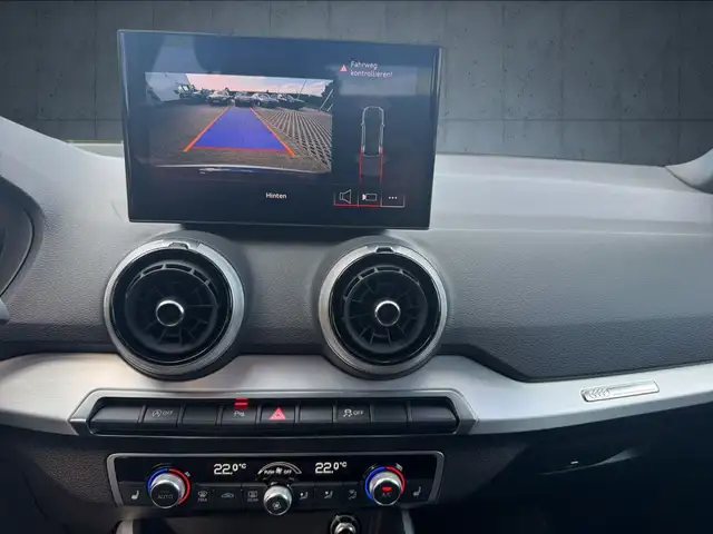 Audi Q2 view 28