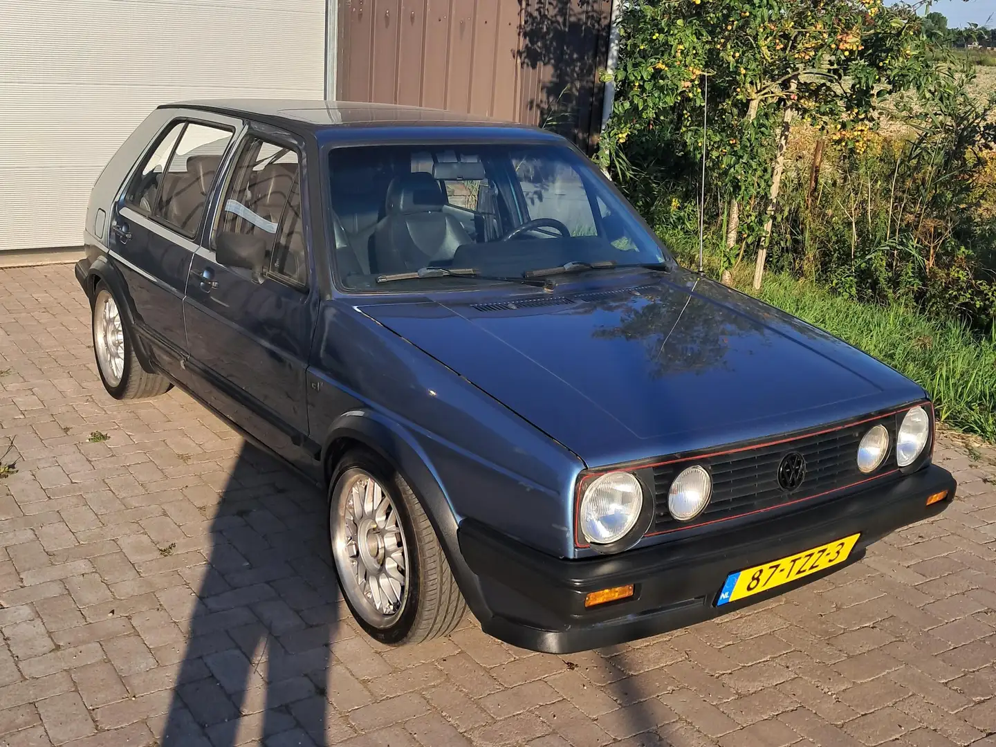 Volkswagen Golf 1.6 Avance Azul - 2