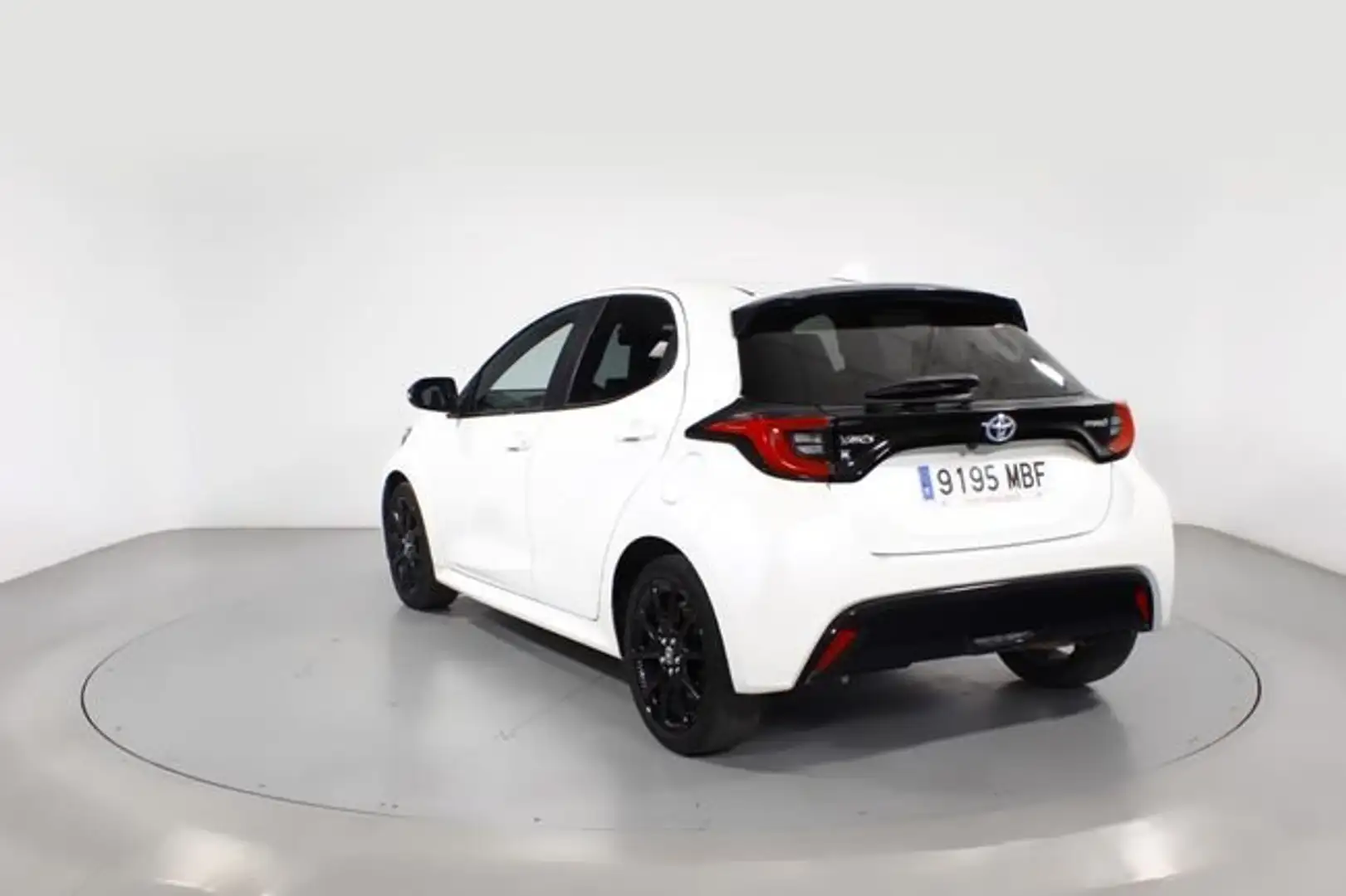 Toyota Yaris 1.5 VVT-I HYBRID STYLE 5P Blanco - 2