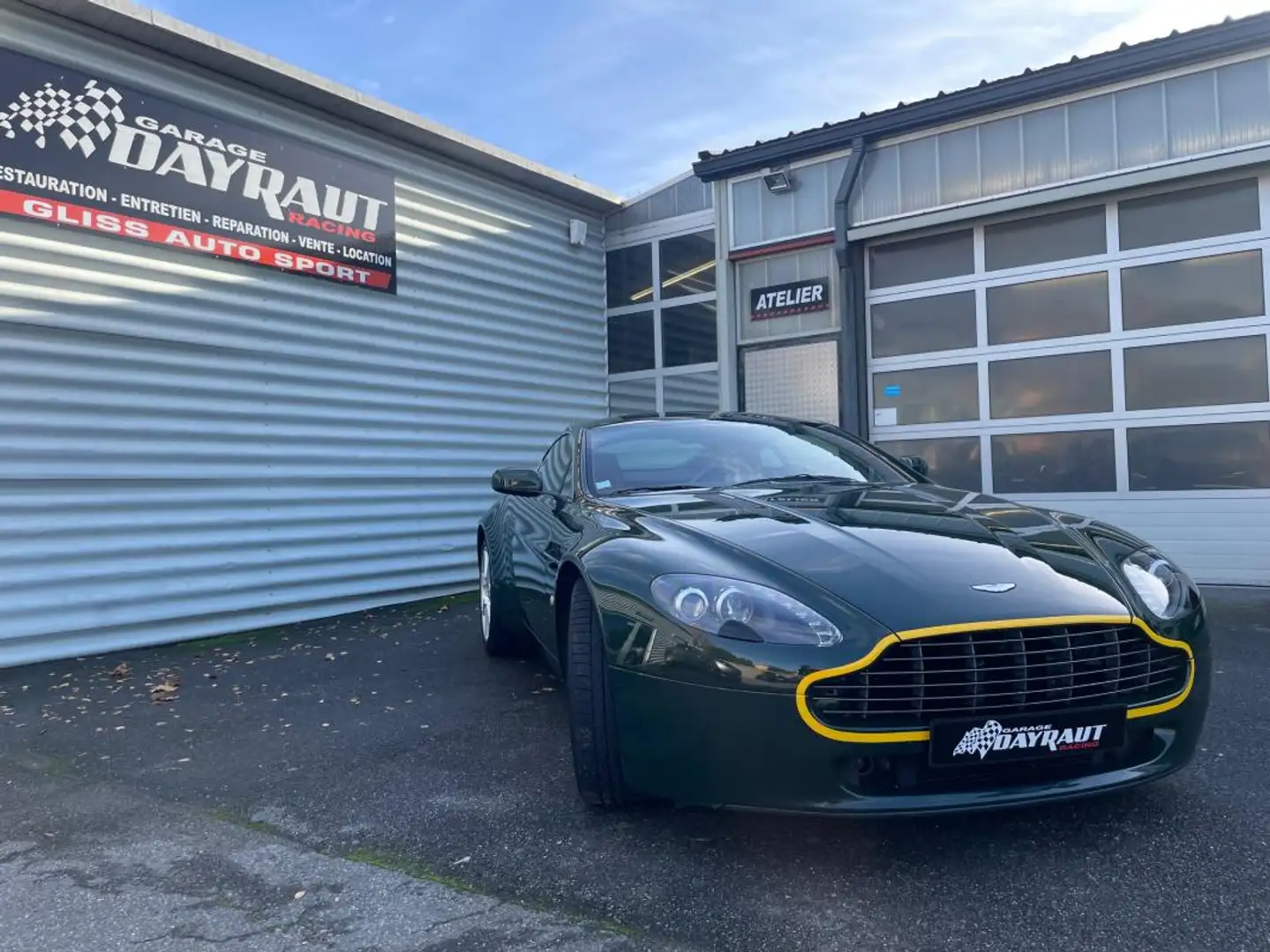 Aston Martin 4.3 384 CV - 2