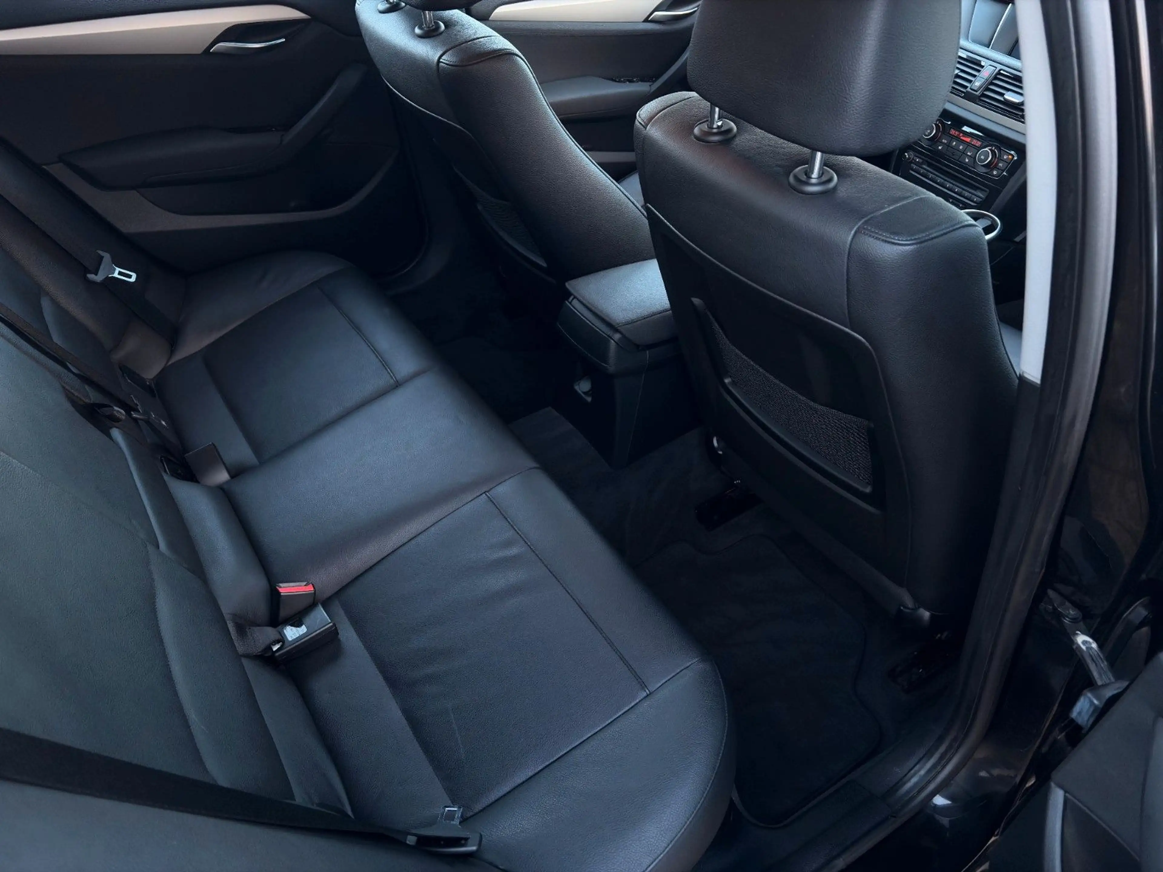 BMW X1 18d xDrive, AHK, Aut., Xenon, Navi, Leder — photo 13