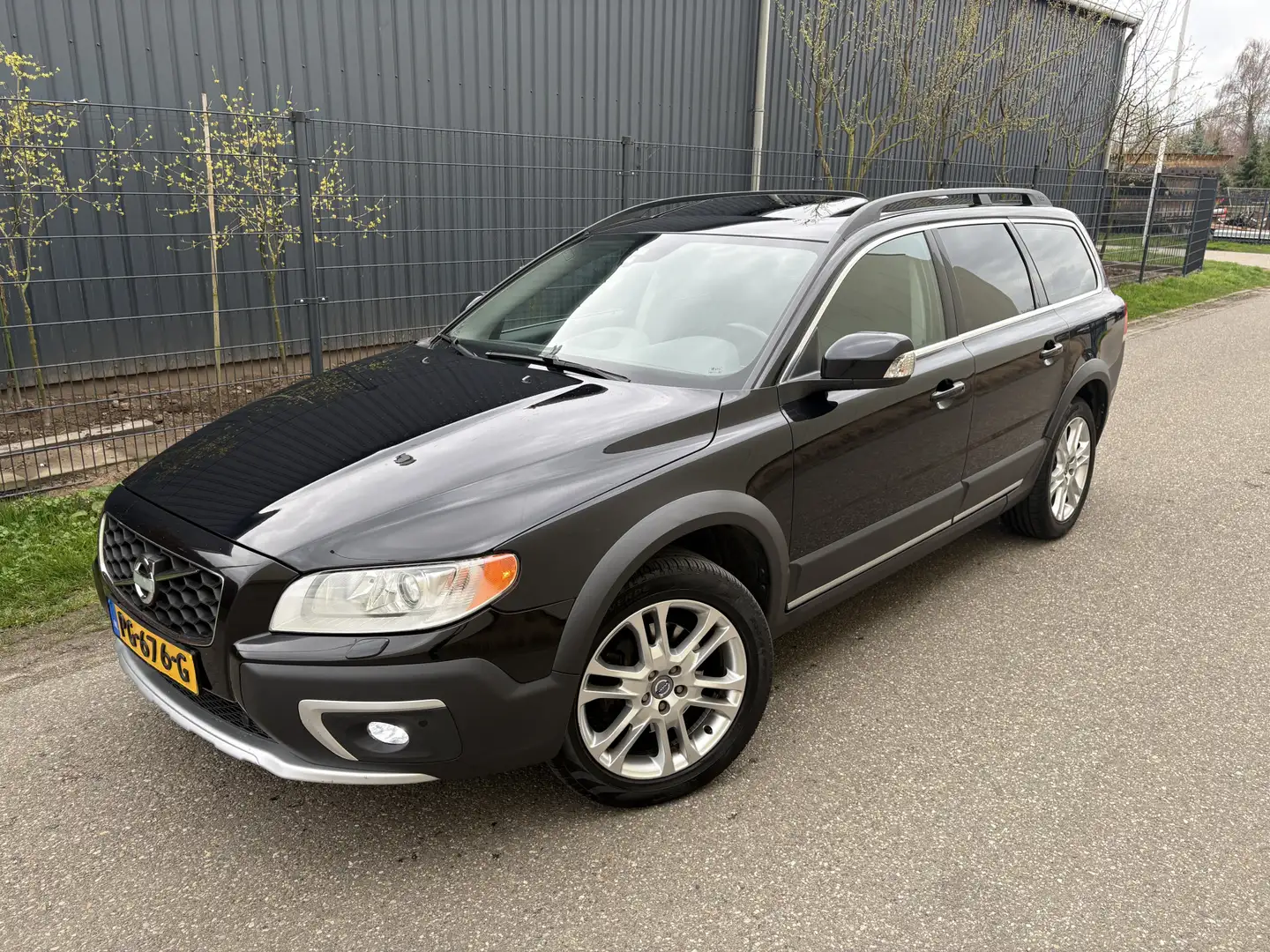 Volvo XC70 2.4 D5 Summum / AUTOMAAT / SCHUIFDAK / NAVI / CRUI Negro - 2