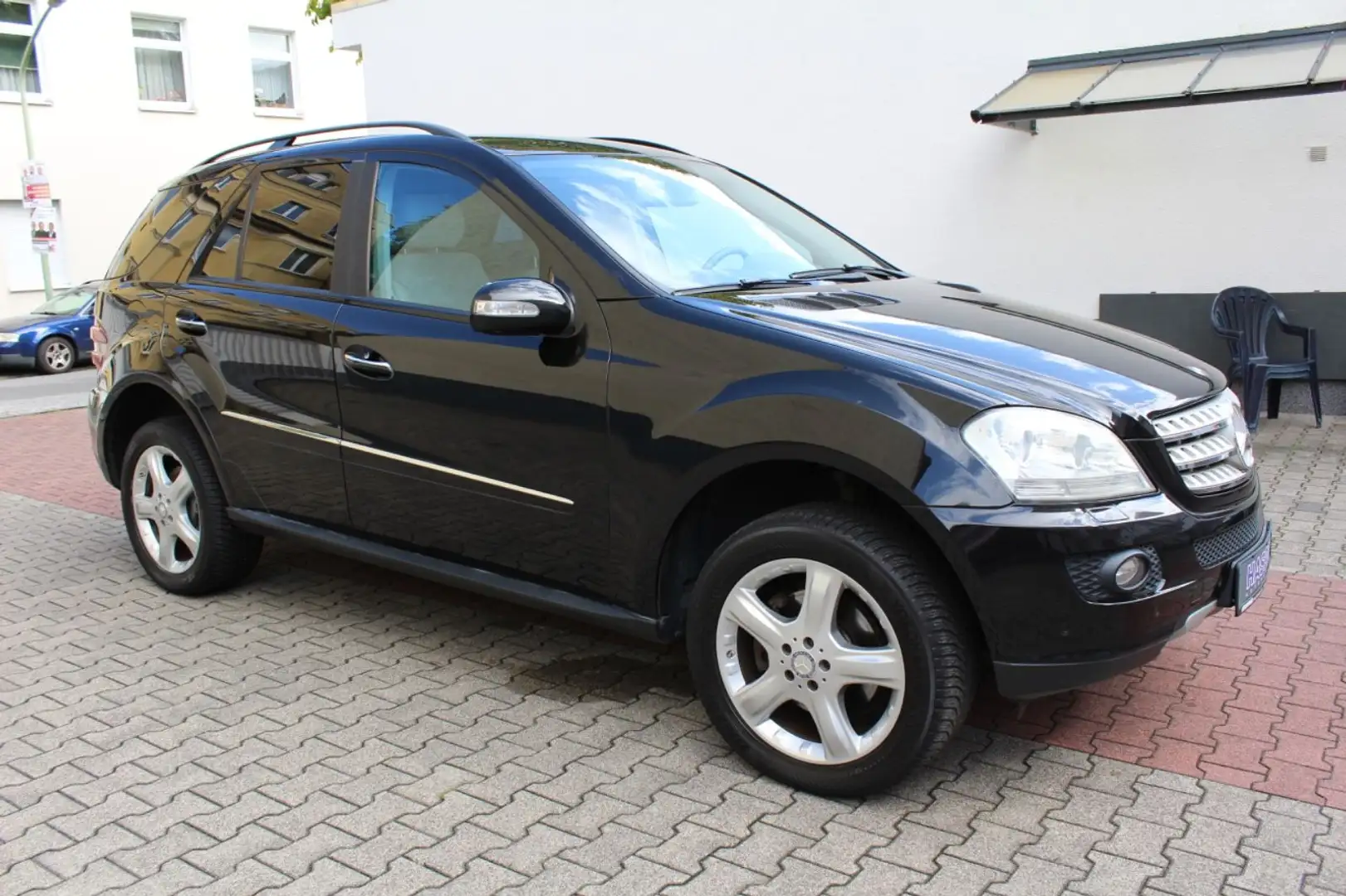 Mercedes-Benz ML 350 ( Navi / Alcantara ) Schwarz - 2