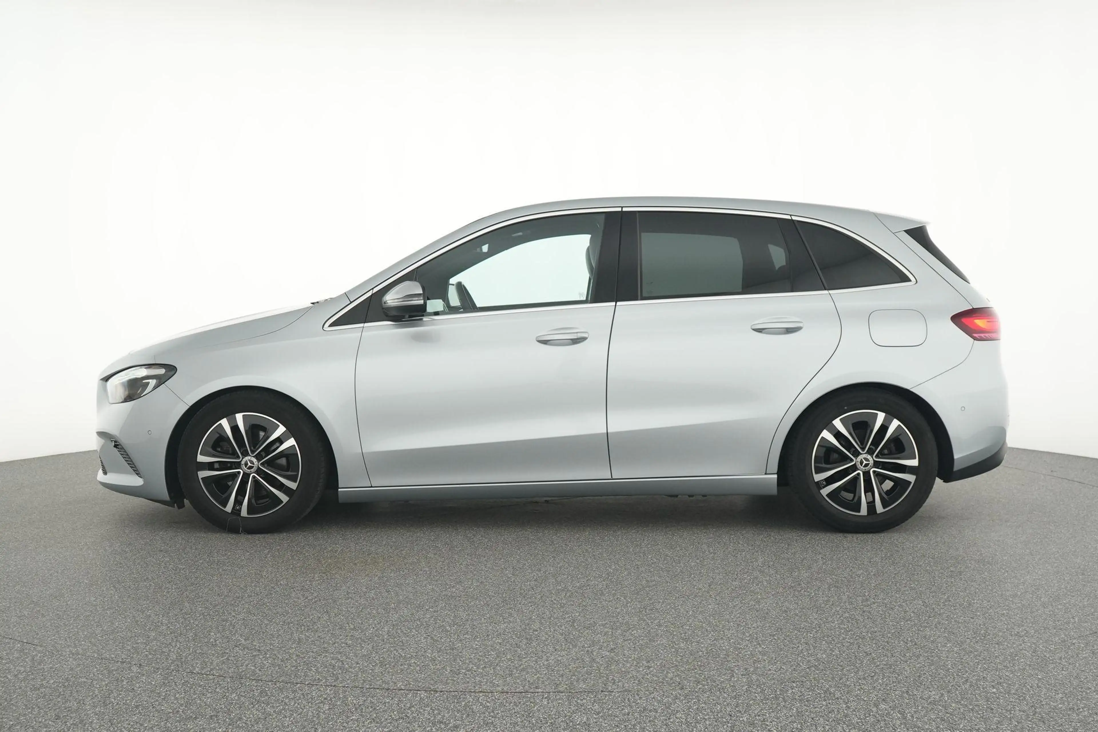 Mercedes-Benz B 180 Progressive — photo 8