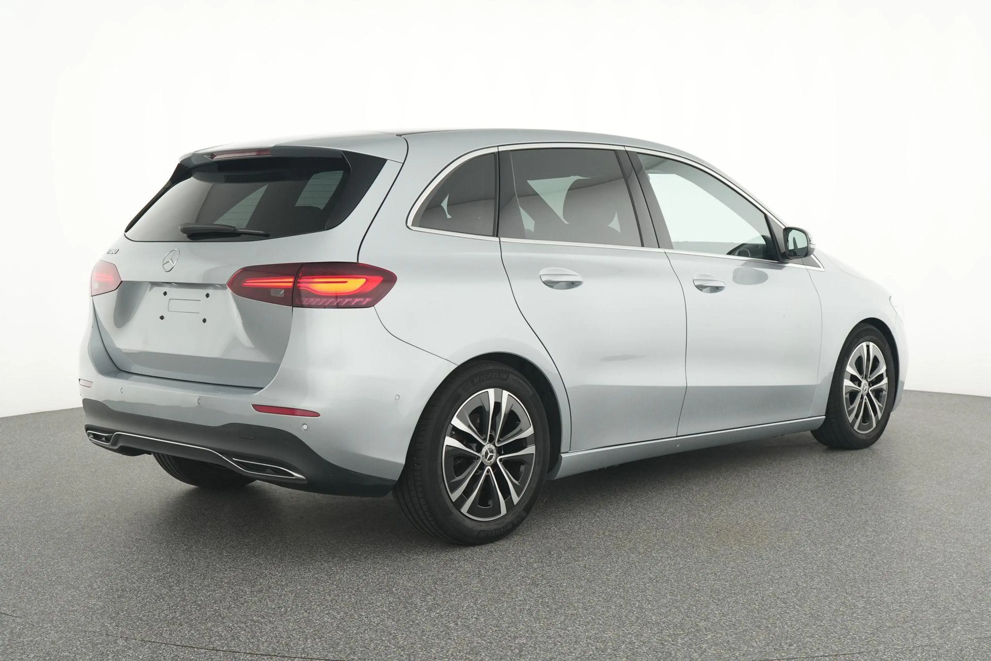 Mercedes-Benz B 180 Progressive — photo 4
