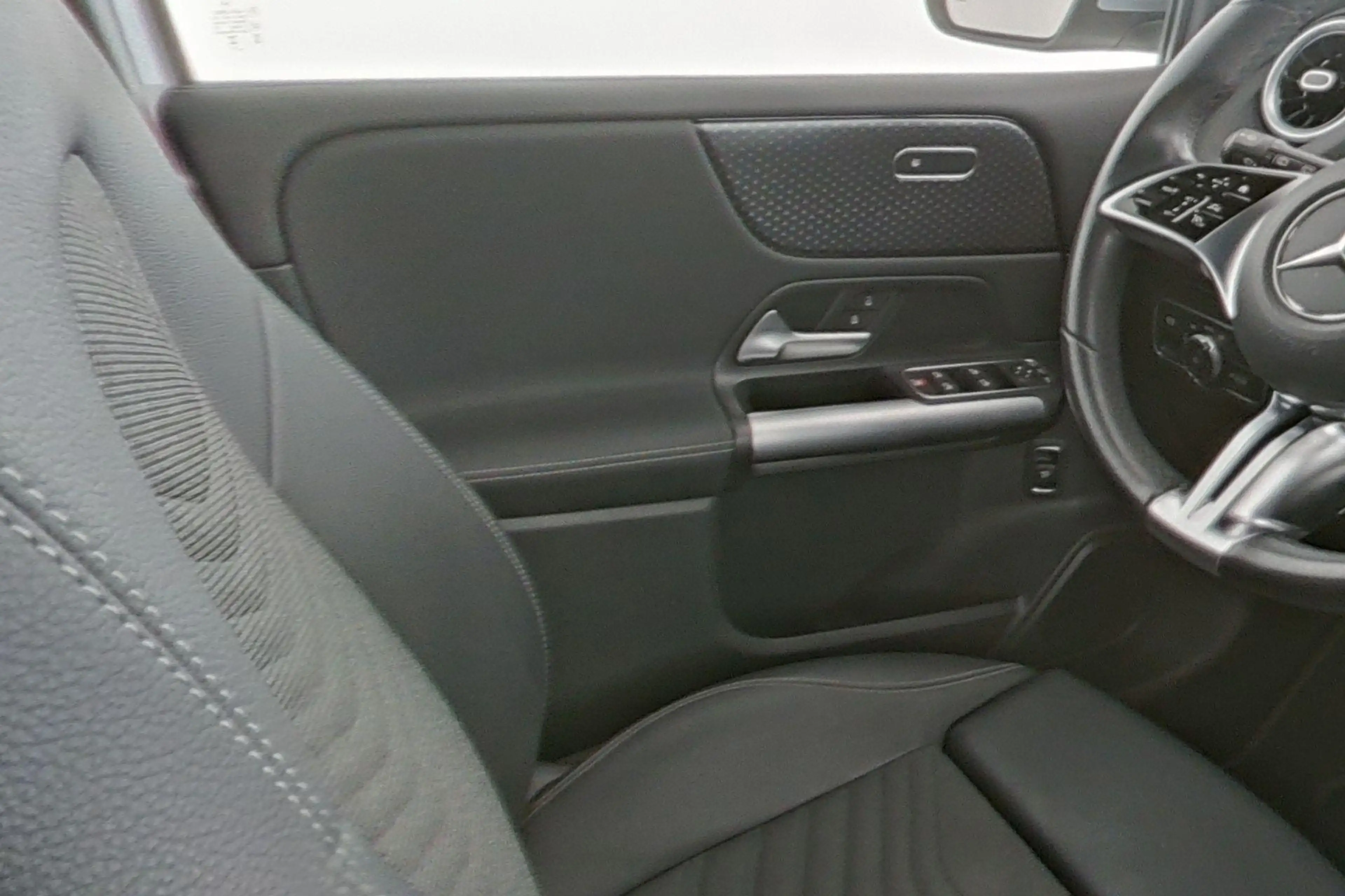 Mercedes-Benz B 180 Progressive — photo 16