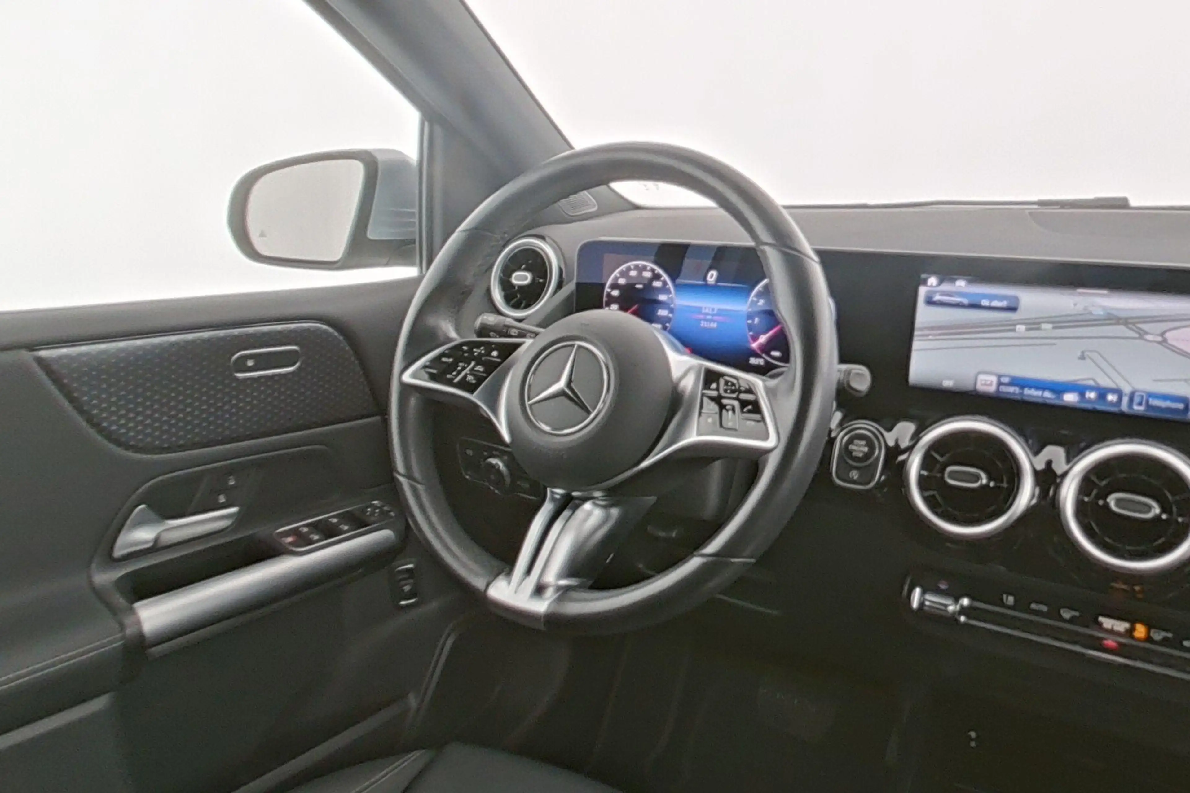 Mercedes-Benz B 180 Progressive — photo 13