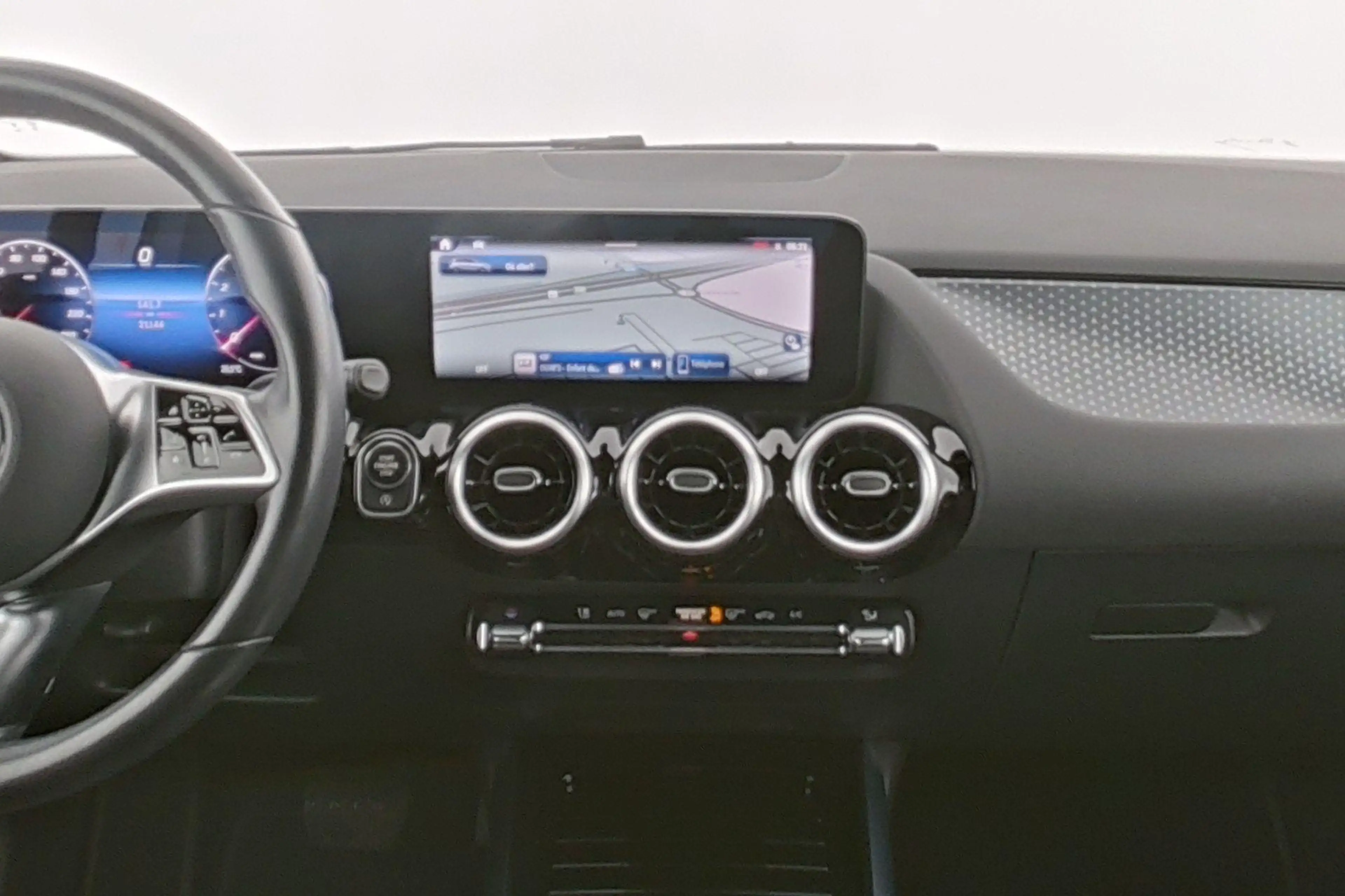 Mercedes-Benz B 180 Progressive — photo 15
