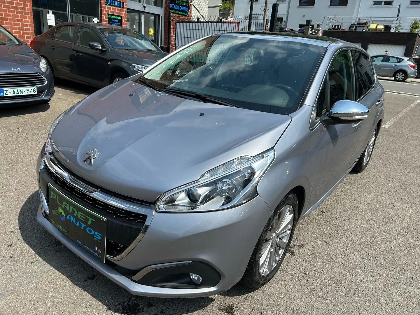 Peugeot 208 1.2i 5 PORTES AIRCO GPS TOIT PANO GARANTIE 12 MOIS Grau - 1