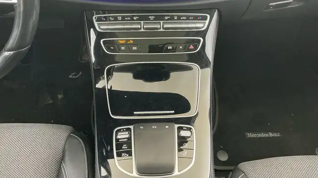 Mercedes-Benz 300 view 10
