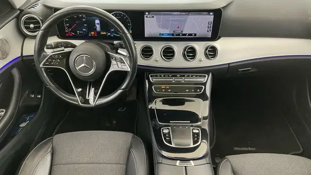 Mercedes-Benz 300 view 9