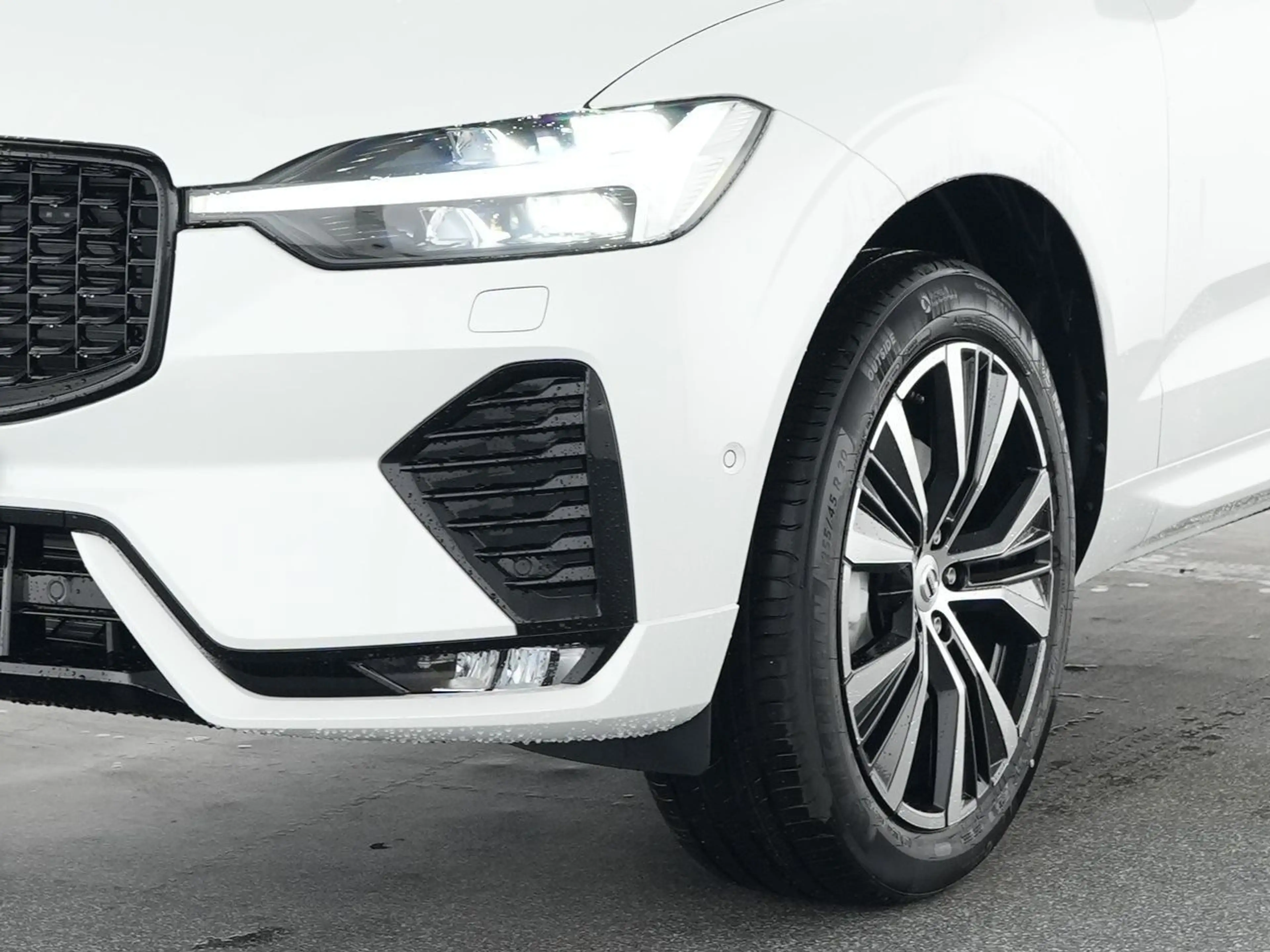 Volvo XC60 B 5 AWD Plus Dark, NAVI, Klima, PDC — photo 10