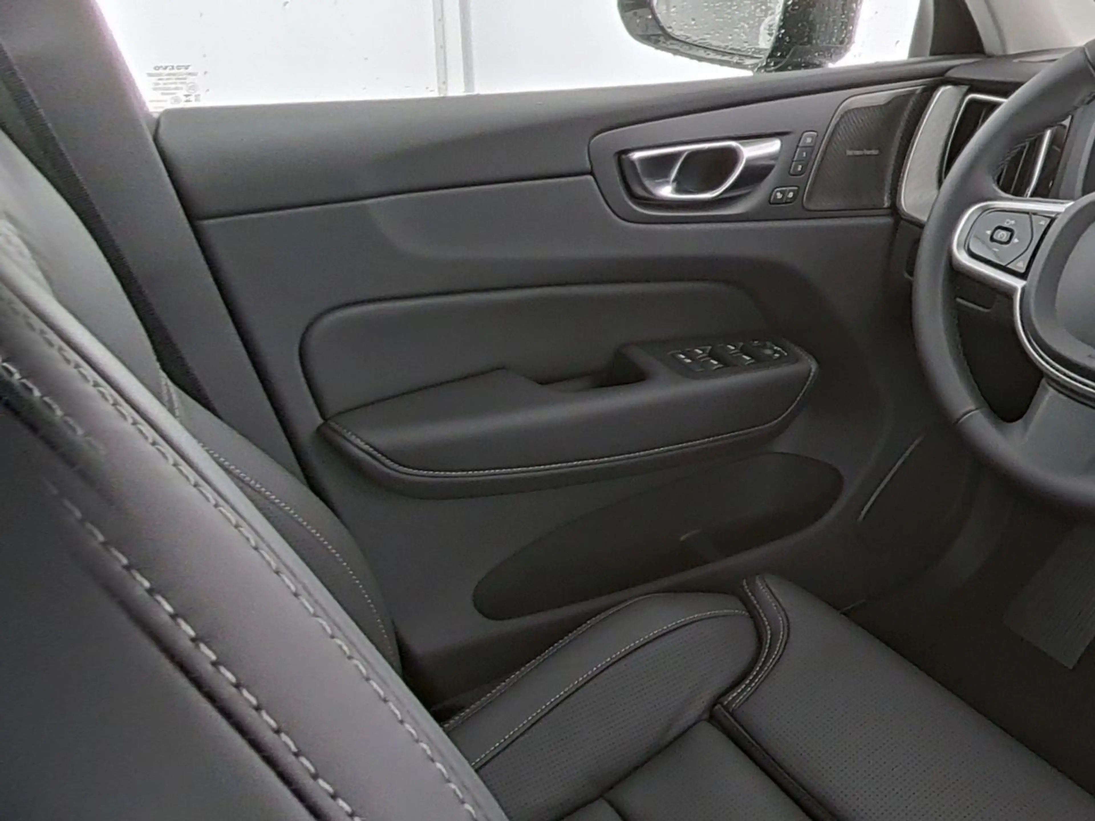 Volvo XC60 B 5 AWD Plus Dark, NAVI, Klima, PDC — photo 12