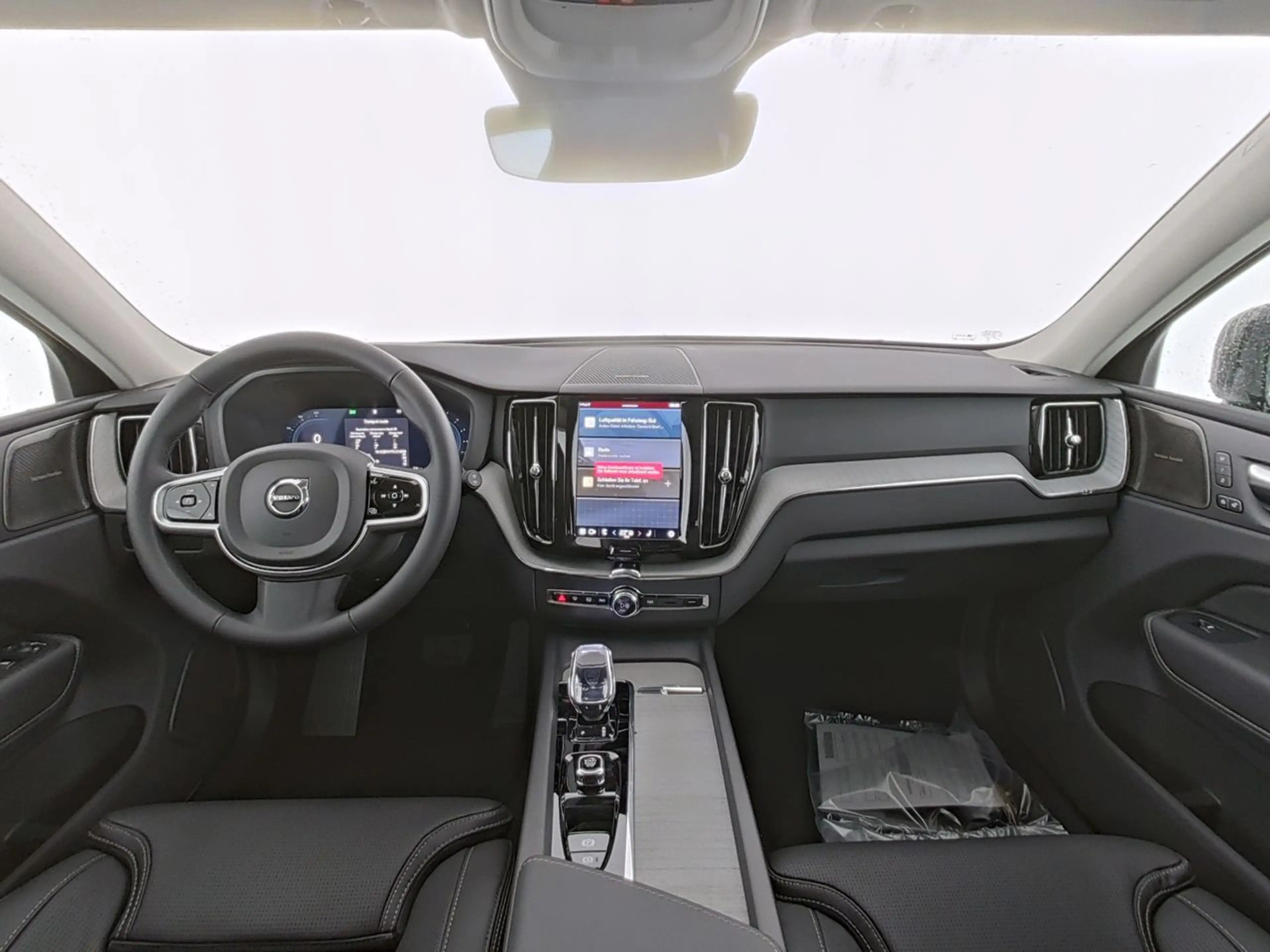 Volvo XC60 B 5 AWD Plus Dark, NAVI, Klima, PDC — photo 5