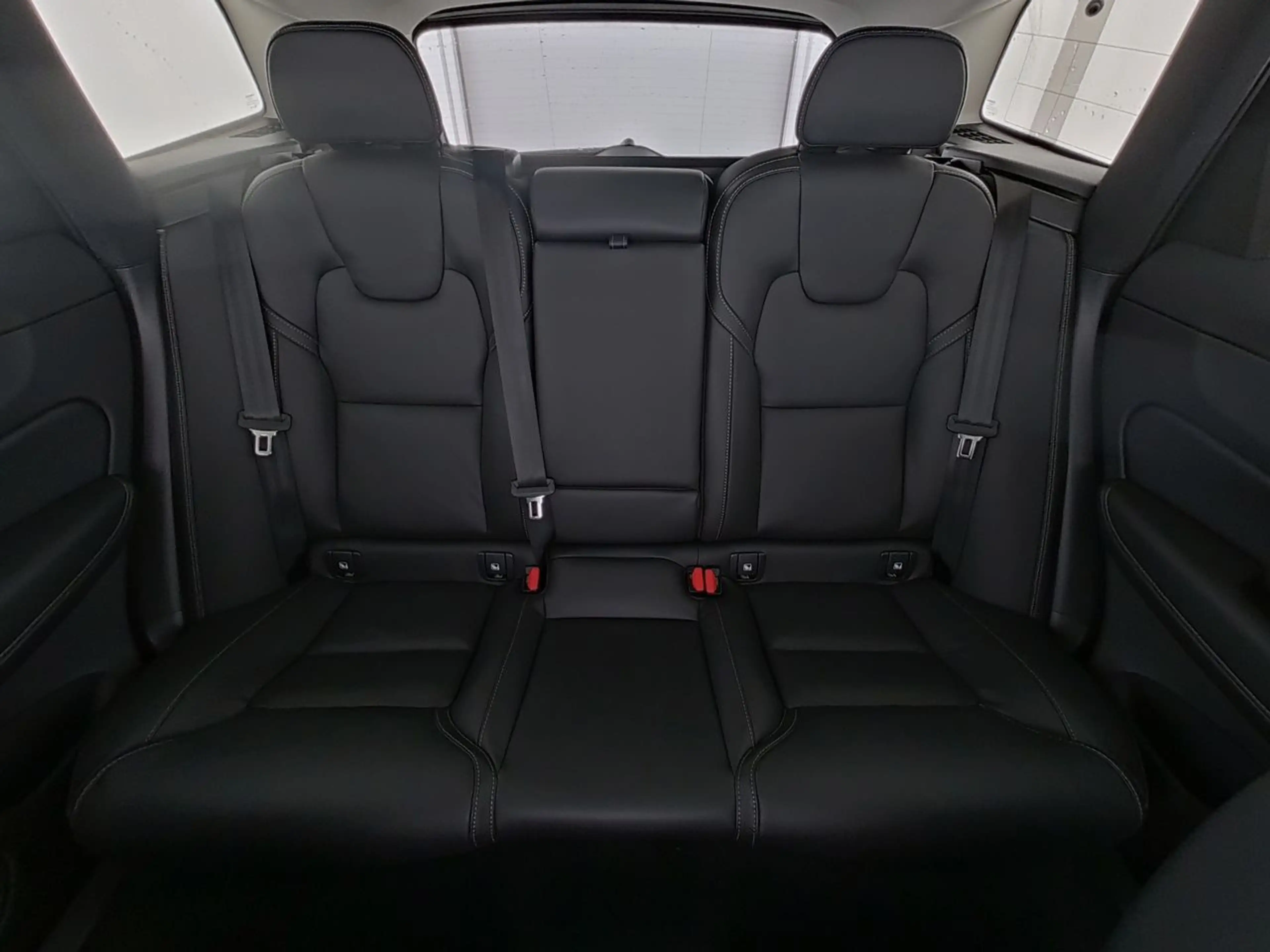 Volvo XC60 B 5 AWD Plus Dark, NAVI, Klima, PDC — photo 13