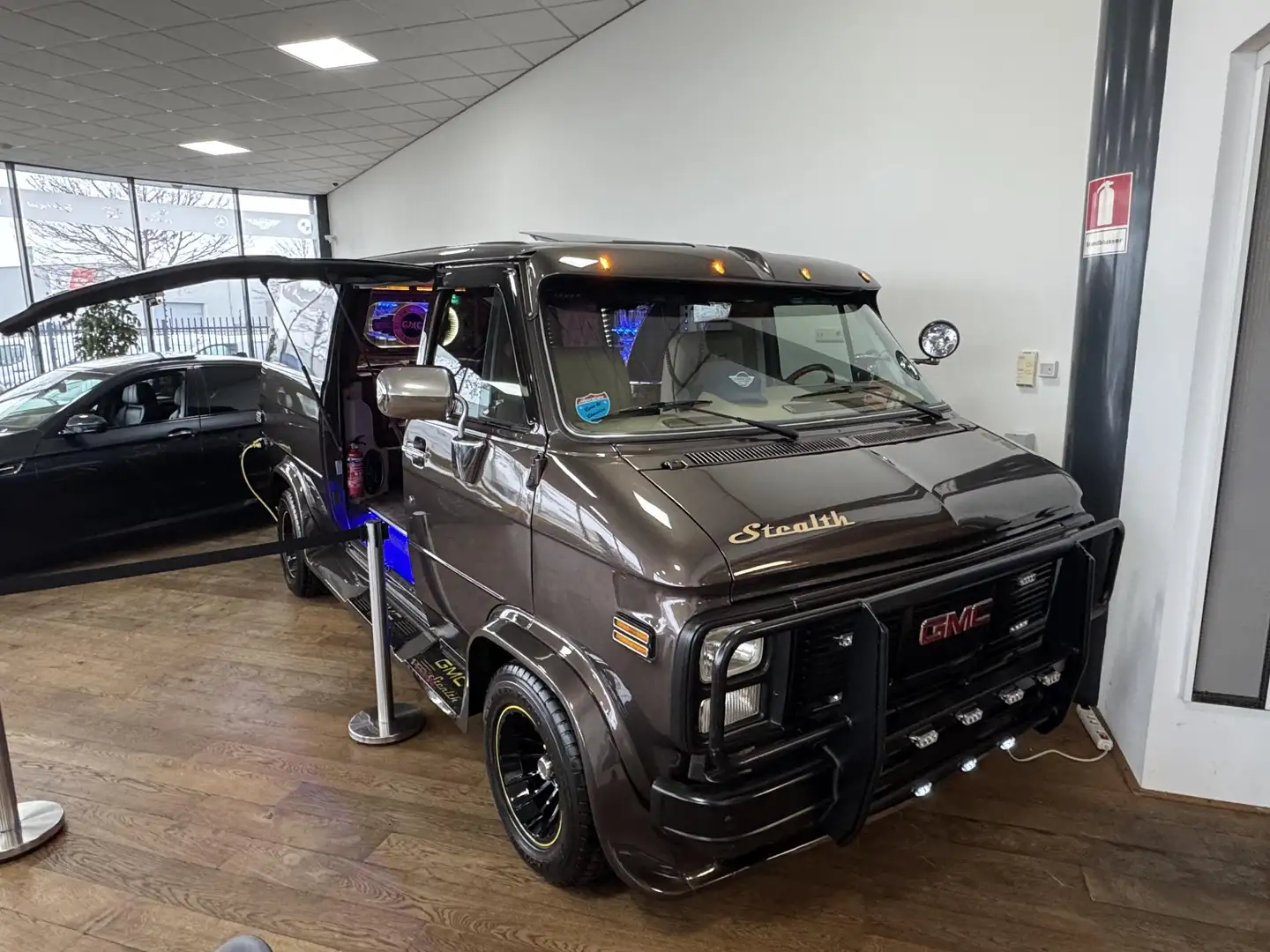 Chevrolet Chevy Van *BELASTINGVRIJ*FULL CUSTOM*V8*DISCO BUS*UNIEK*1985 Brown - 2