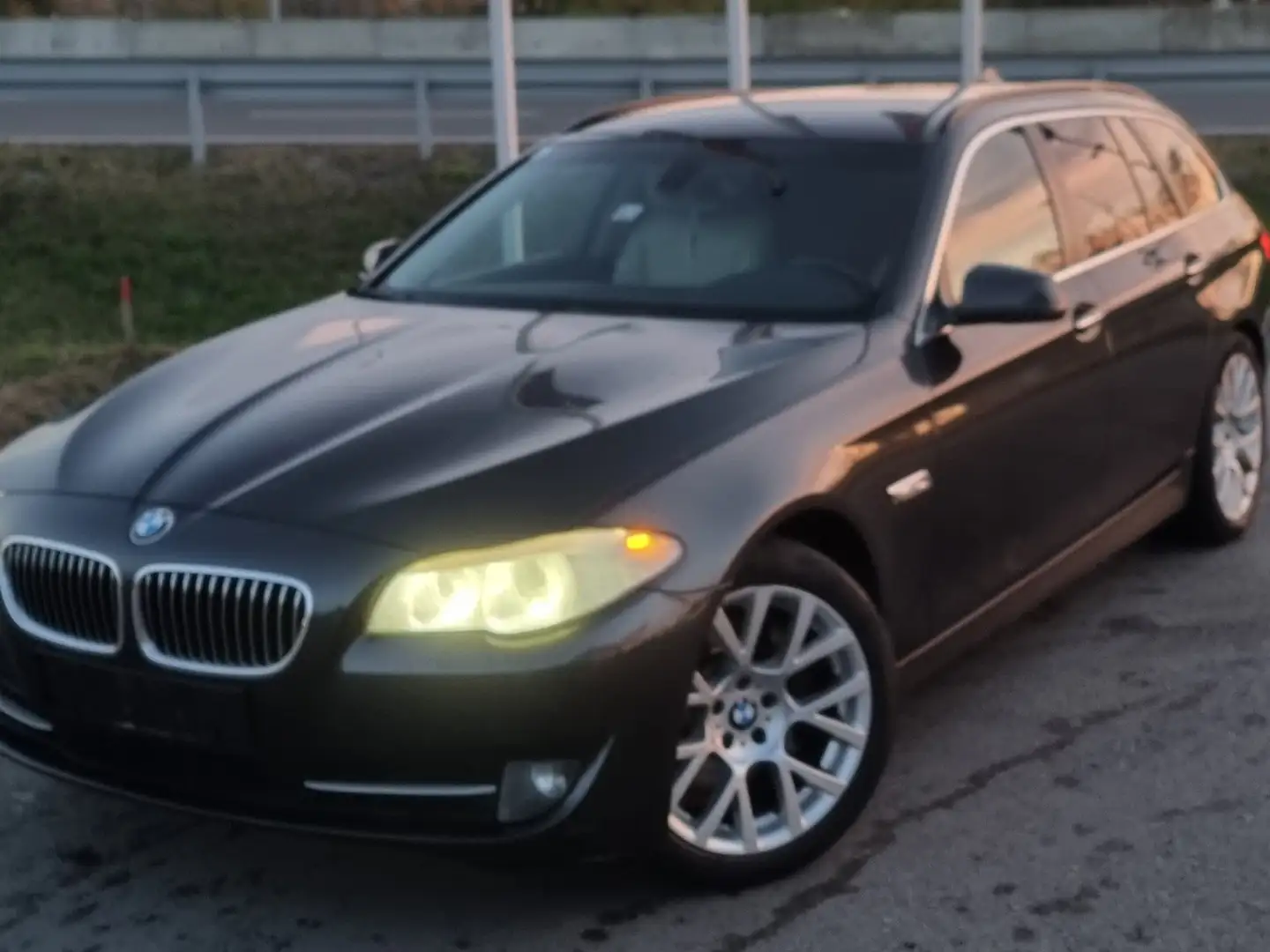BMW 530 530d xDrive Touring Aut. Schwarz - 1