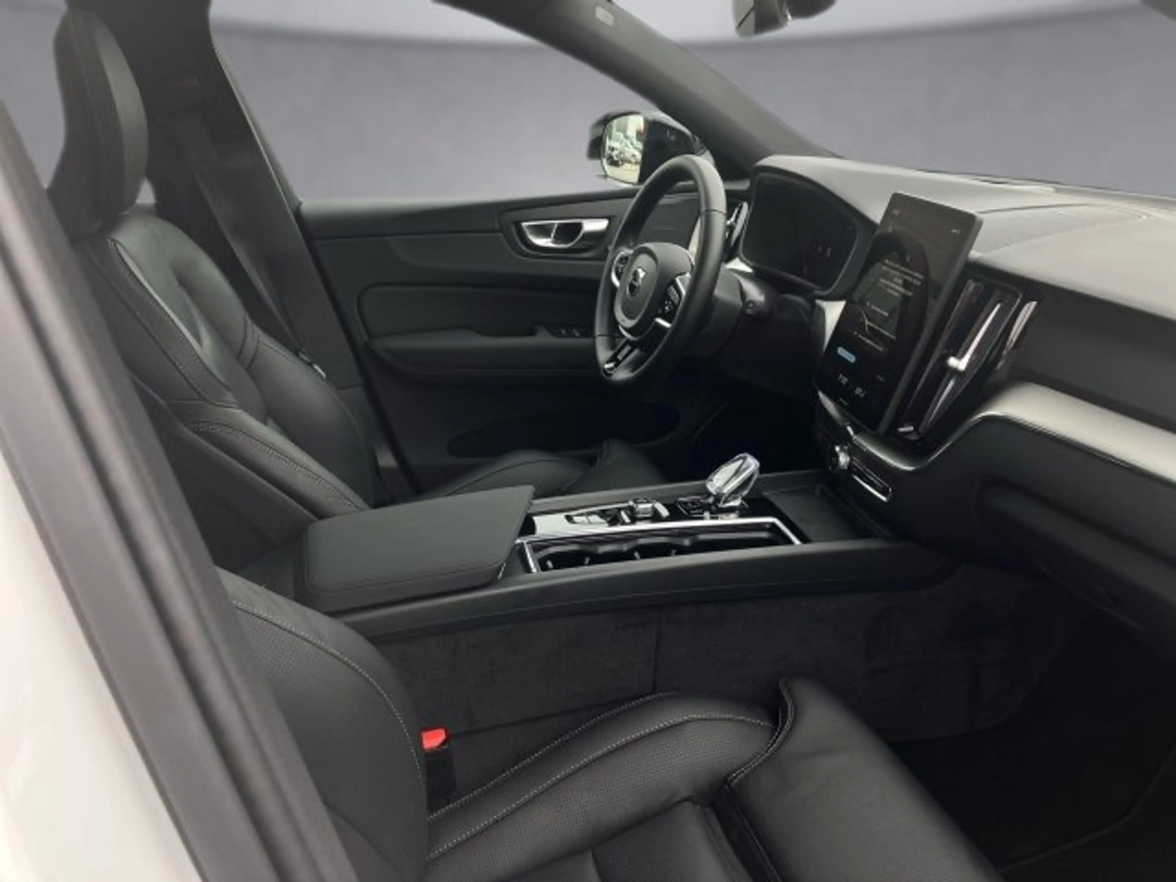 Volvo XC60 Plus, T6 AWD Plug-in Hybrid, Elektrisch/Benzin, Dark — photo 7