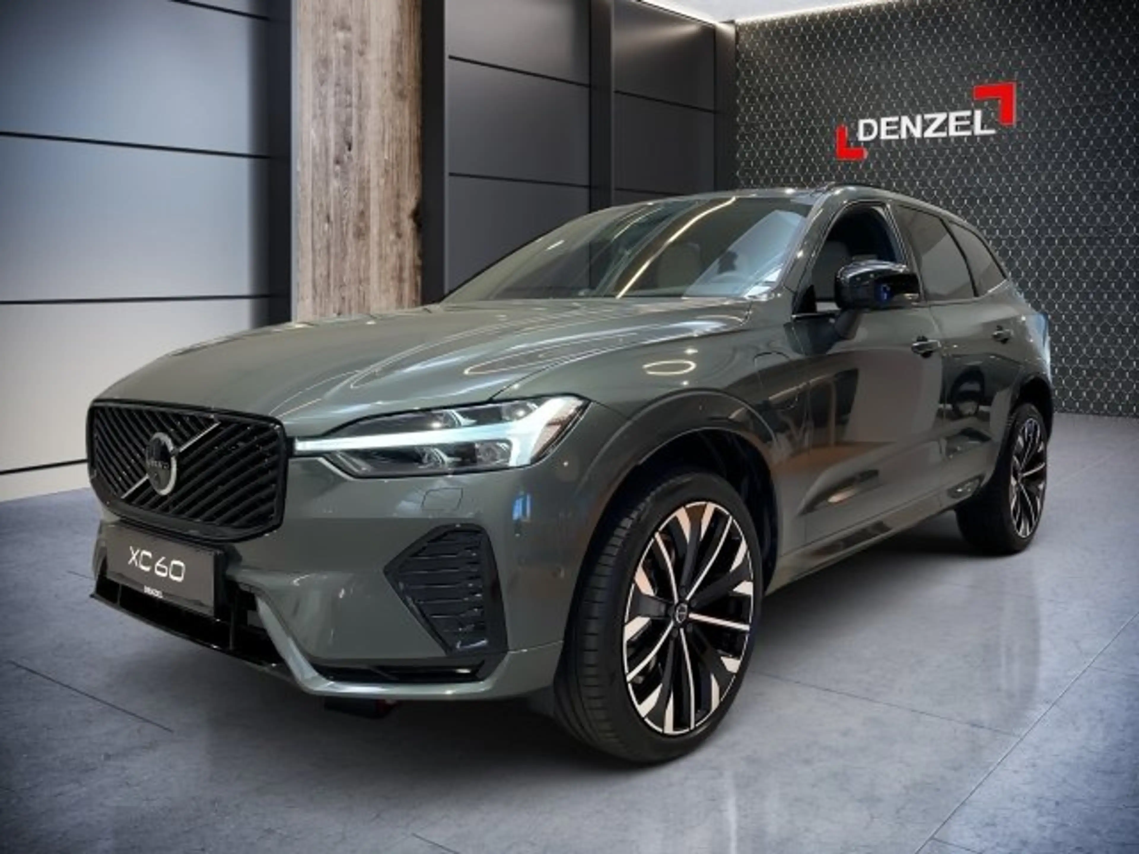 Volvo XC60 Plus, T6 AWD Plug-in Hybrid, Elektrisch/Benzin, Dark