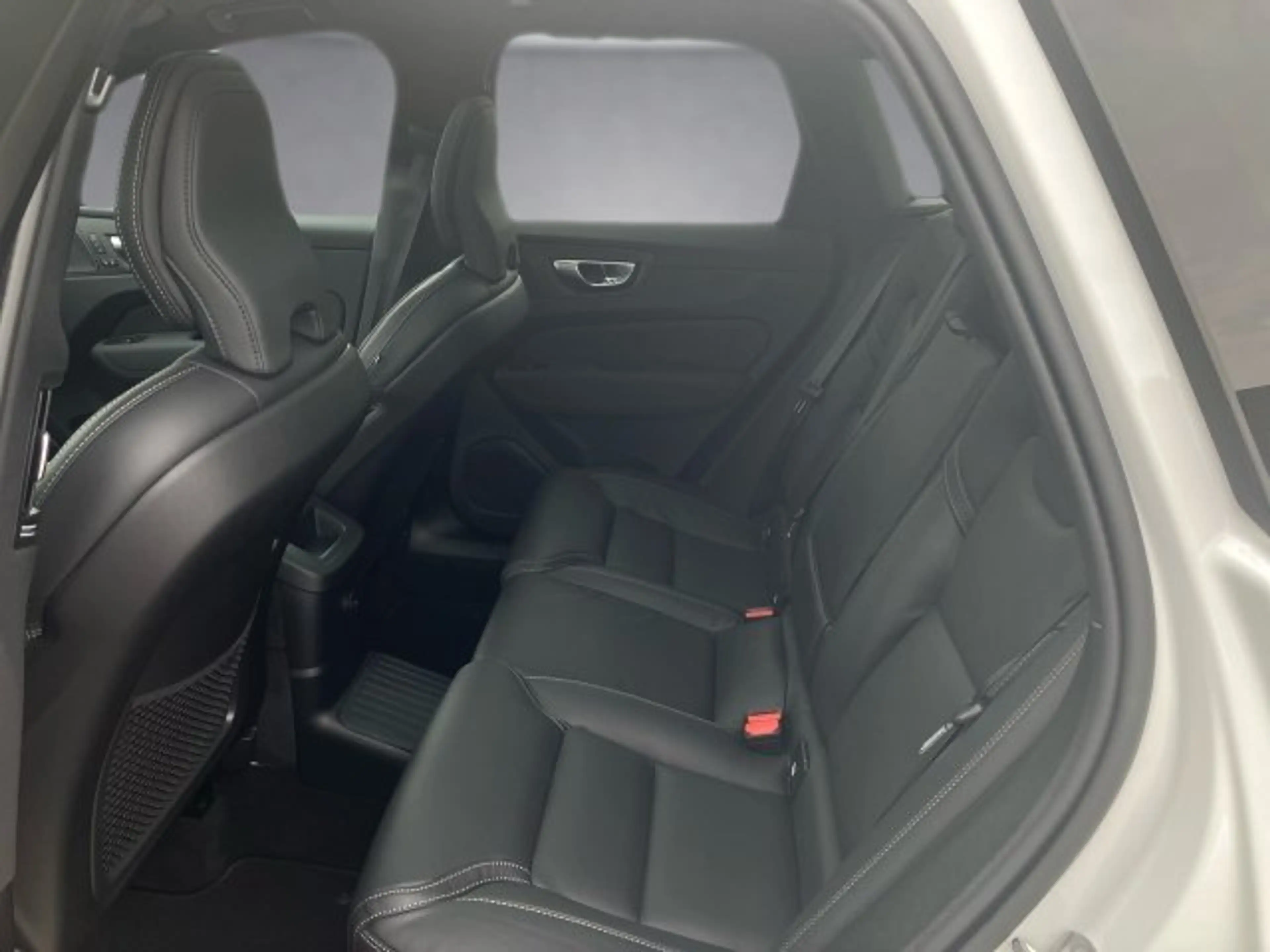 Volvo XC60 Plus, T6 AWD Plug-in Hybrid, Elektrisch/Benzin, Dark — photo 8