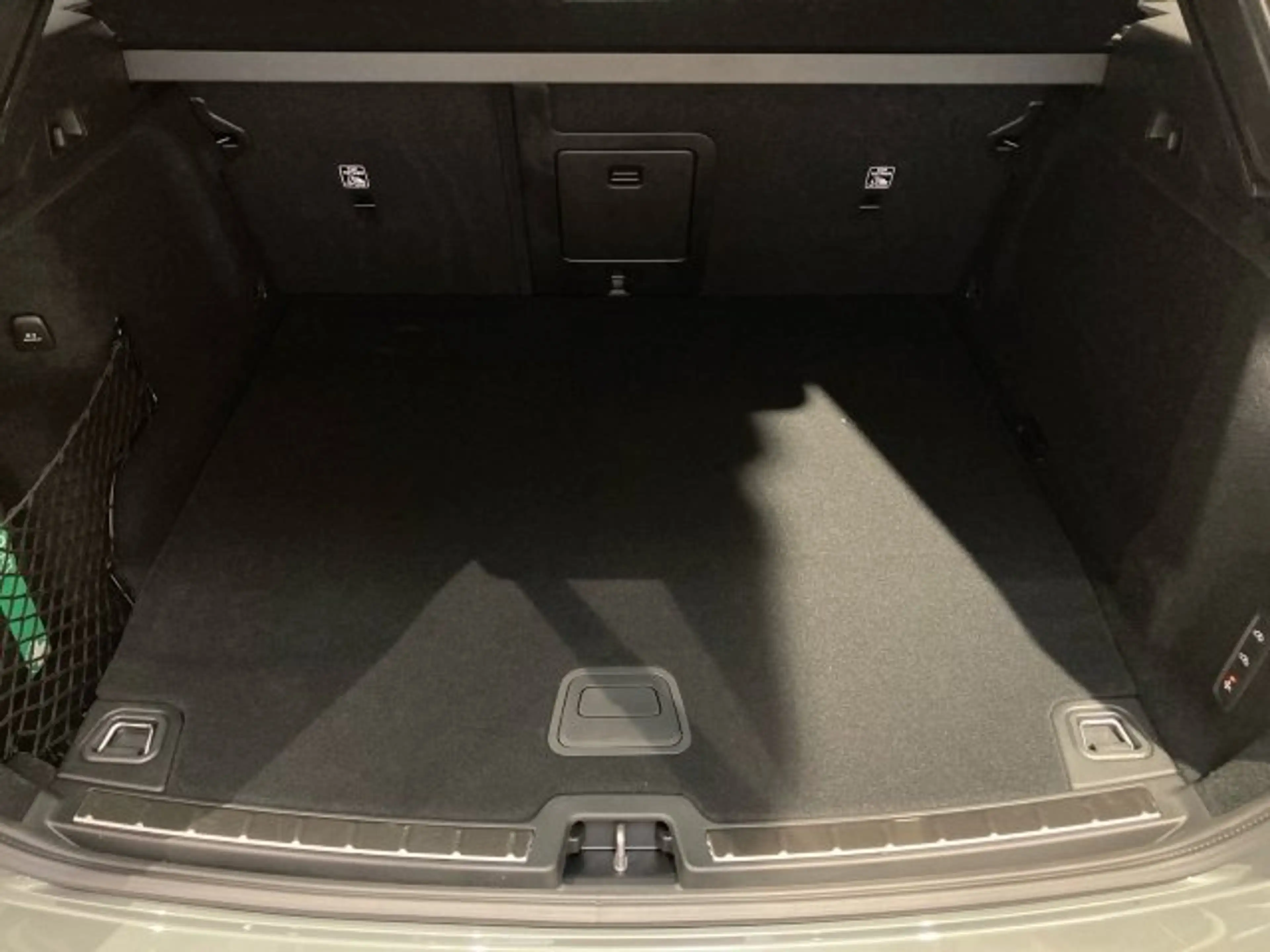 Volvo XC60 Plus, T6 AWD Plug-in Hybrid, Elektrisch/Benzin, Dark — photo 10