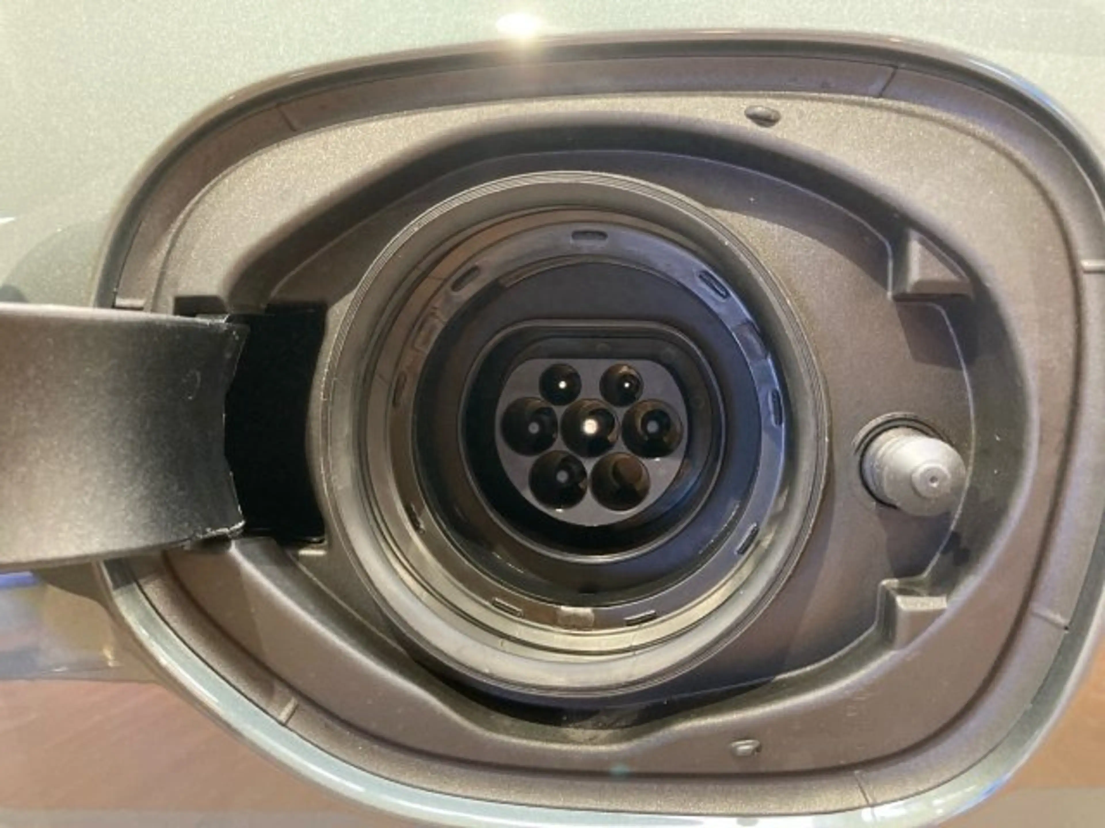 Volvo XC60 Plus, T6 AWD Plug-in Hybrid, Elektrisch/Benzin, Dark — photo 9