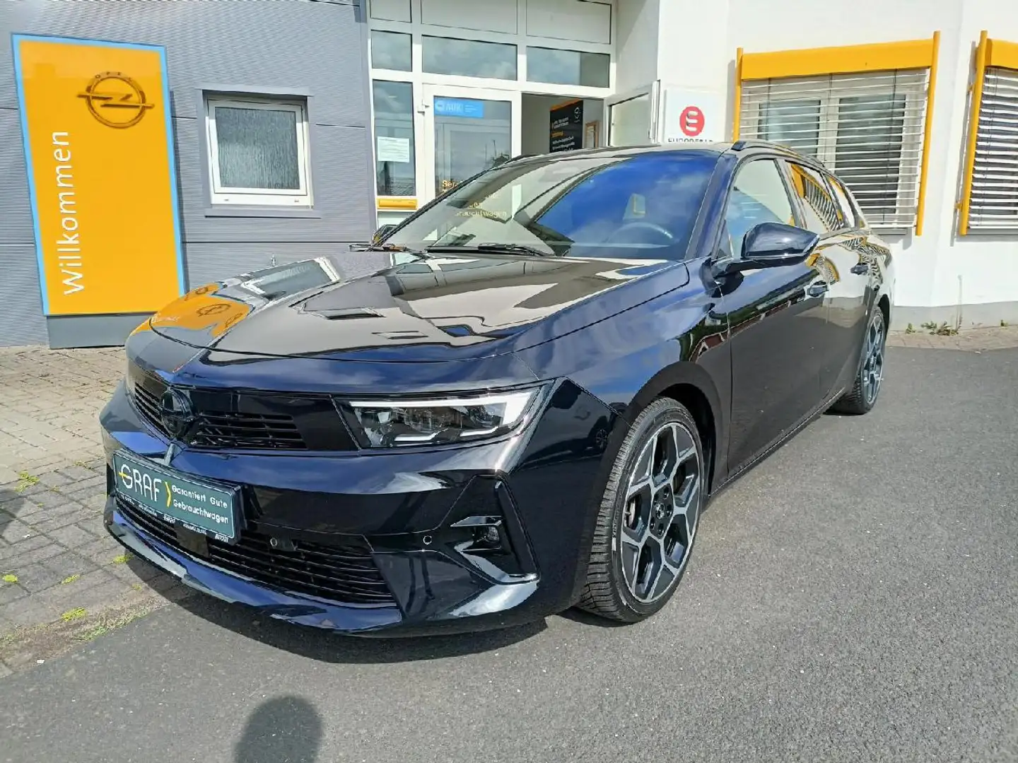 Opel Astra Ultimate *AT8*Navi*Pano*360Kam*Leder*LM Schwarz - 1