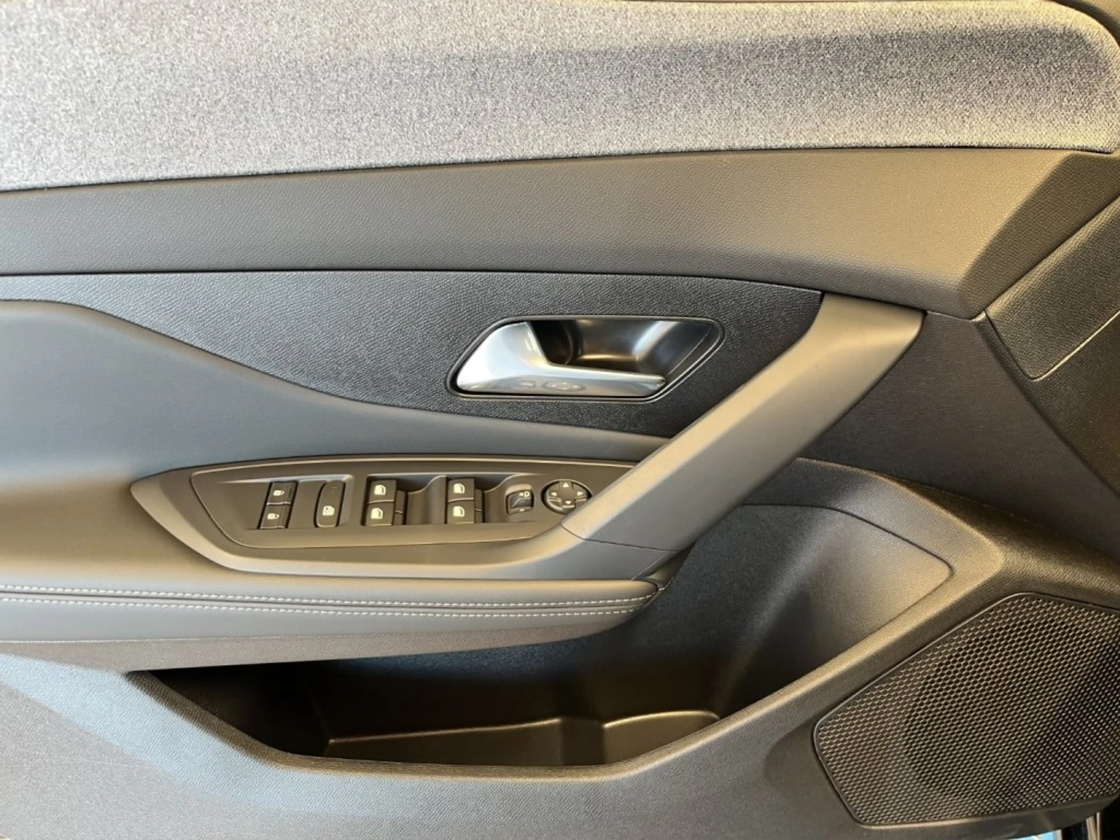 Peugeot 308 E-308 Allure Elektro 156 58 kWh — photo 12