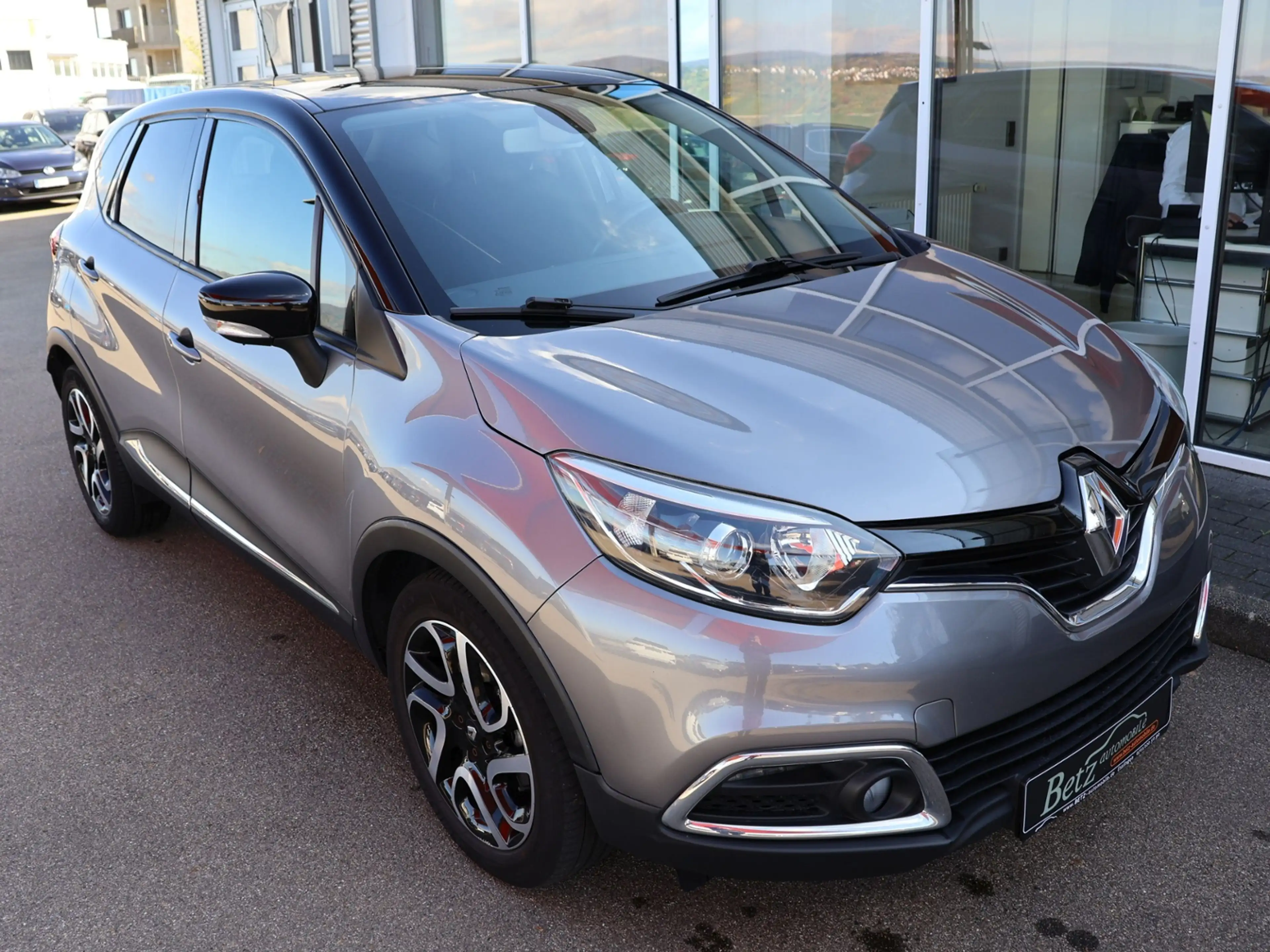 Renault Captur Luxe SHZ RFK Navi — photo 4
