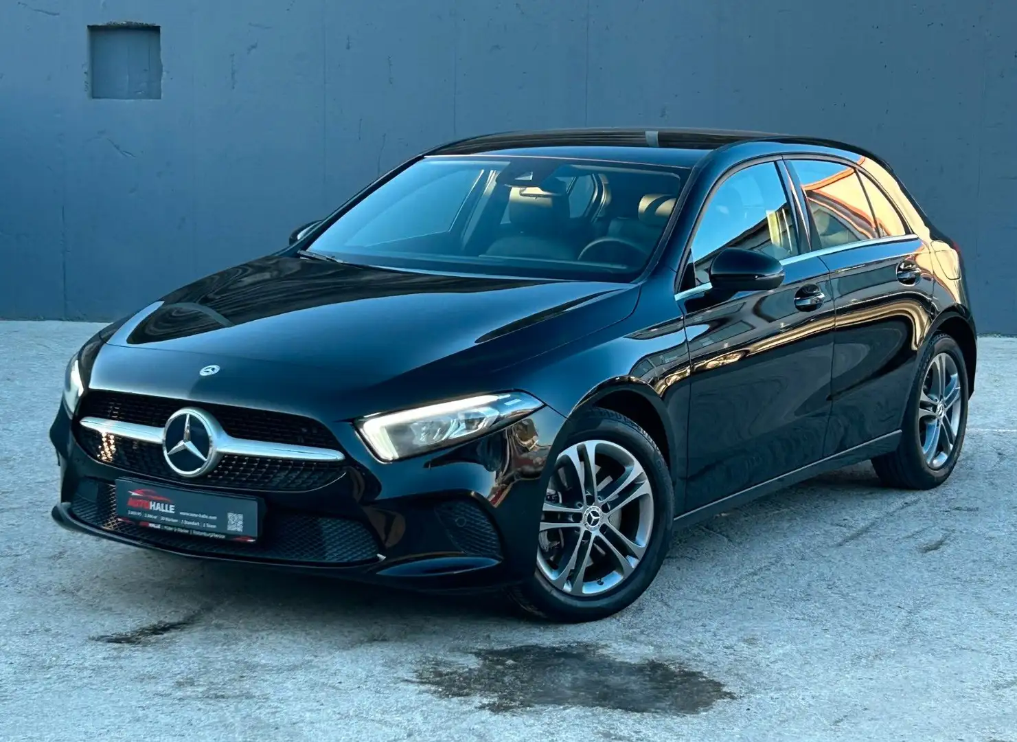 Mercedes-Benz A 250 e DCT Tempomat Navigation MBUX SHZ LED DAB Zwart - 1