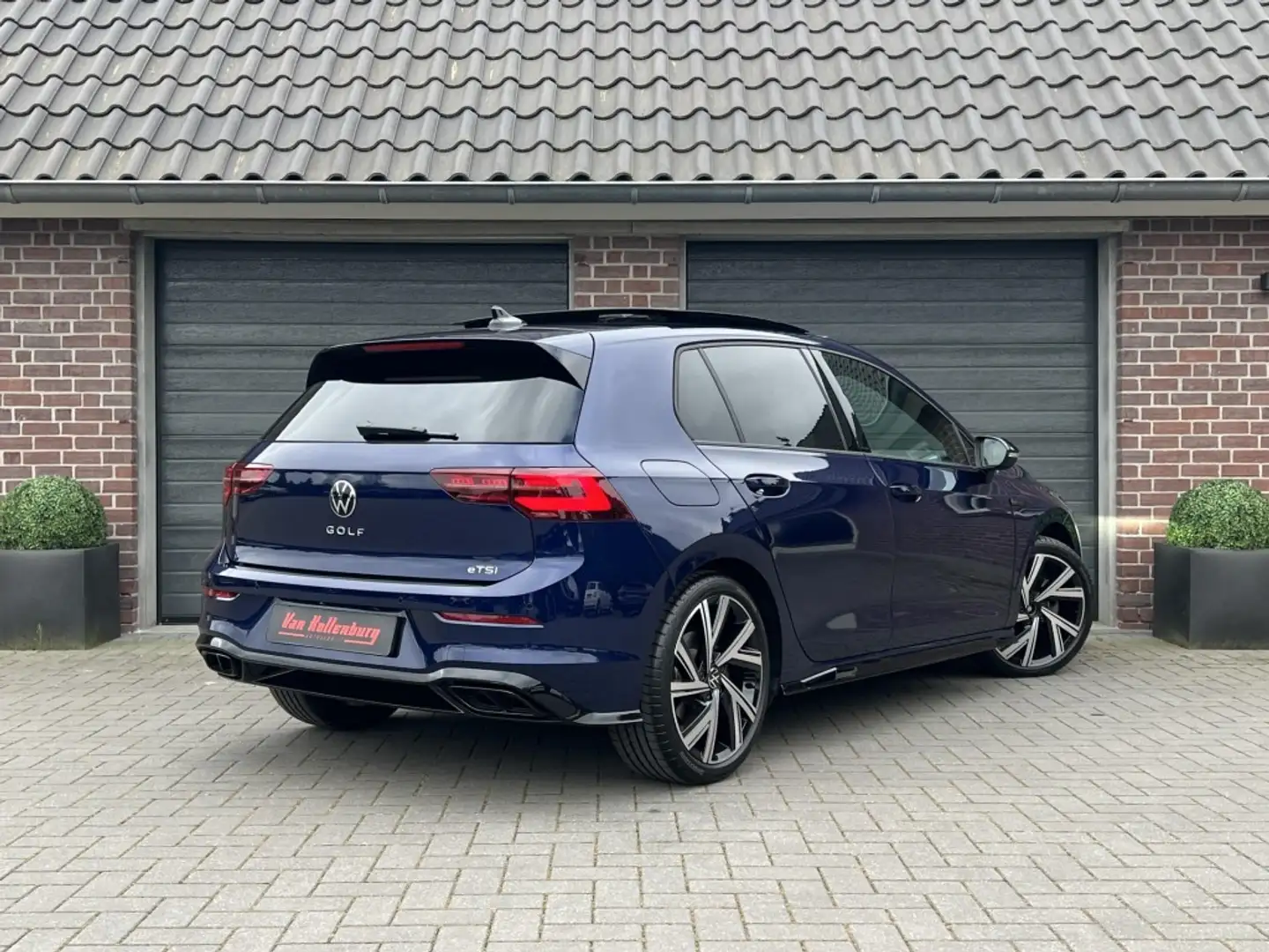 Volkswagen Golf 1.5 eTSI DSG R-Line IQ Keyless Blackstyle Panorama Blau - 2