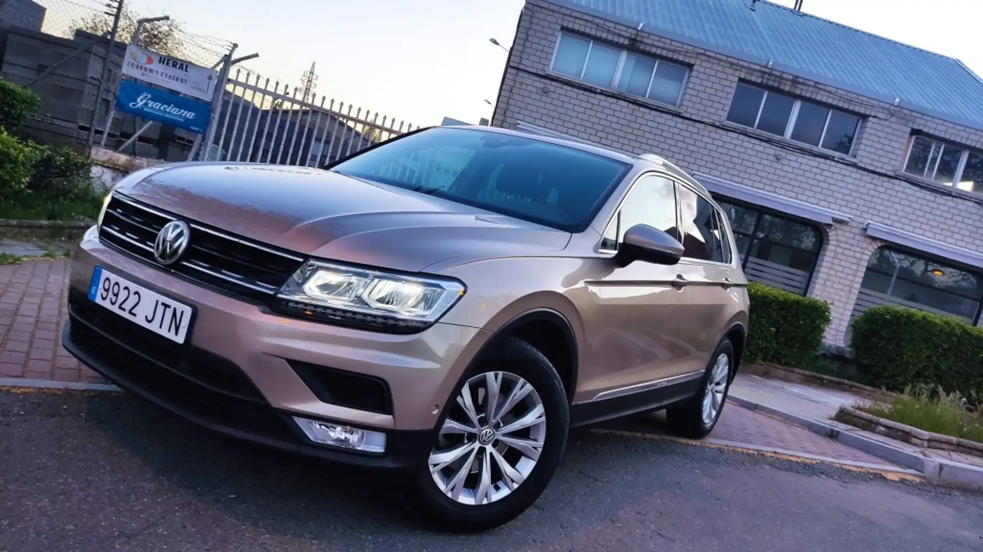 Volkswagen Tiguan 2.0TDI Sport DSG 110kW Gris - 2