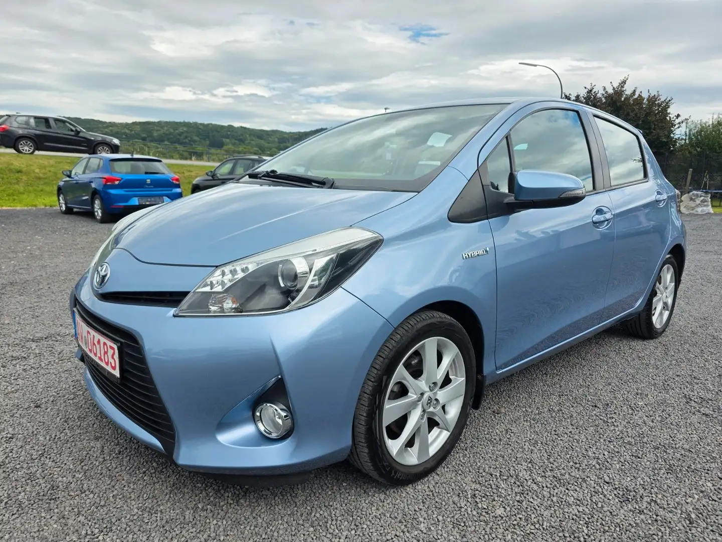 Toyota Yaris Hybrid Club Blau - 1