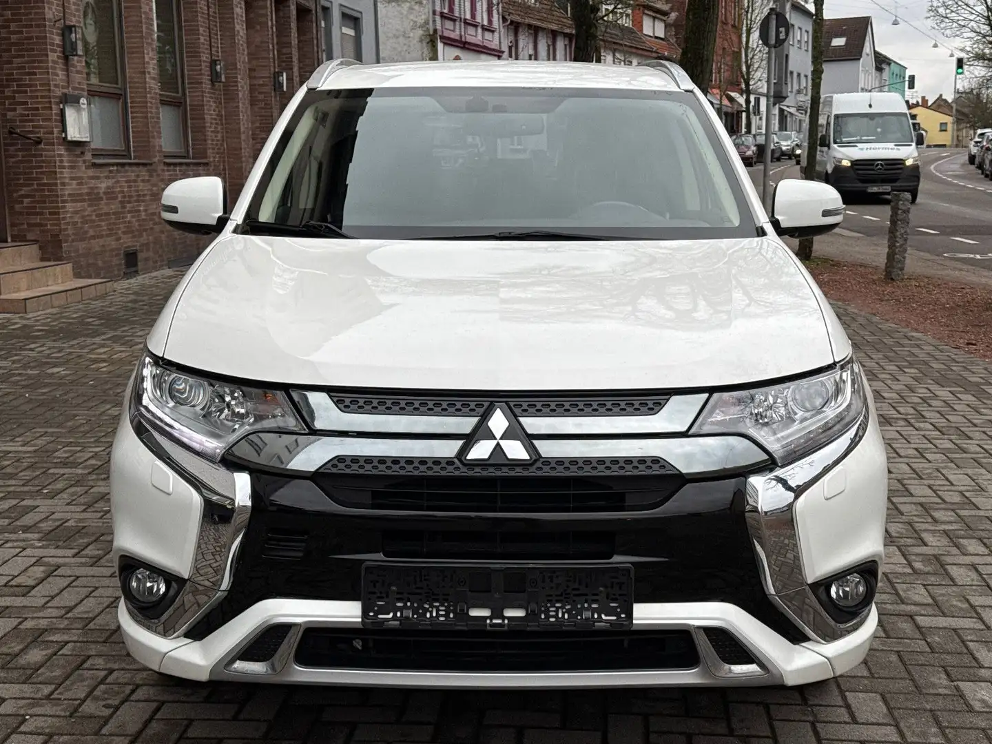 Mitsubishi Outlander PHEV 4WD *Kamera/AppleCarPlay* Weiß - 2