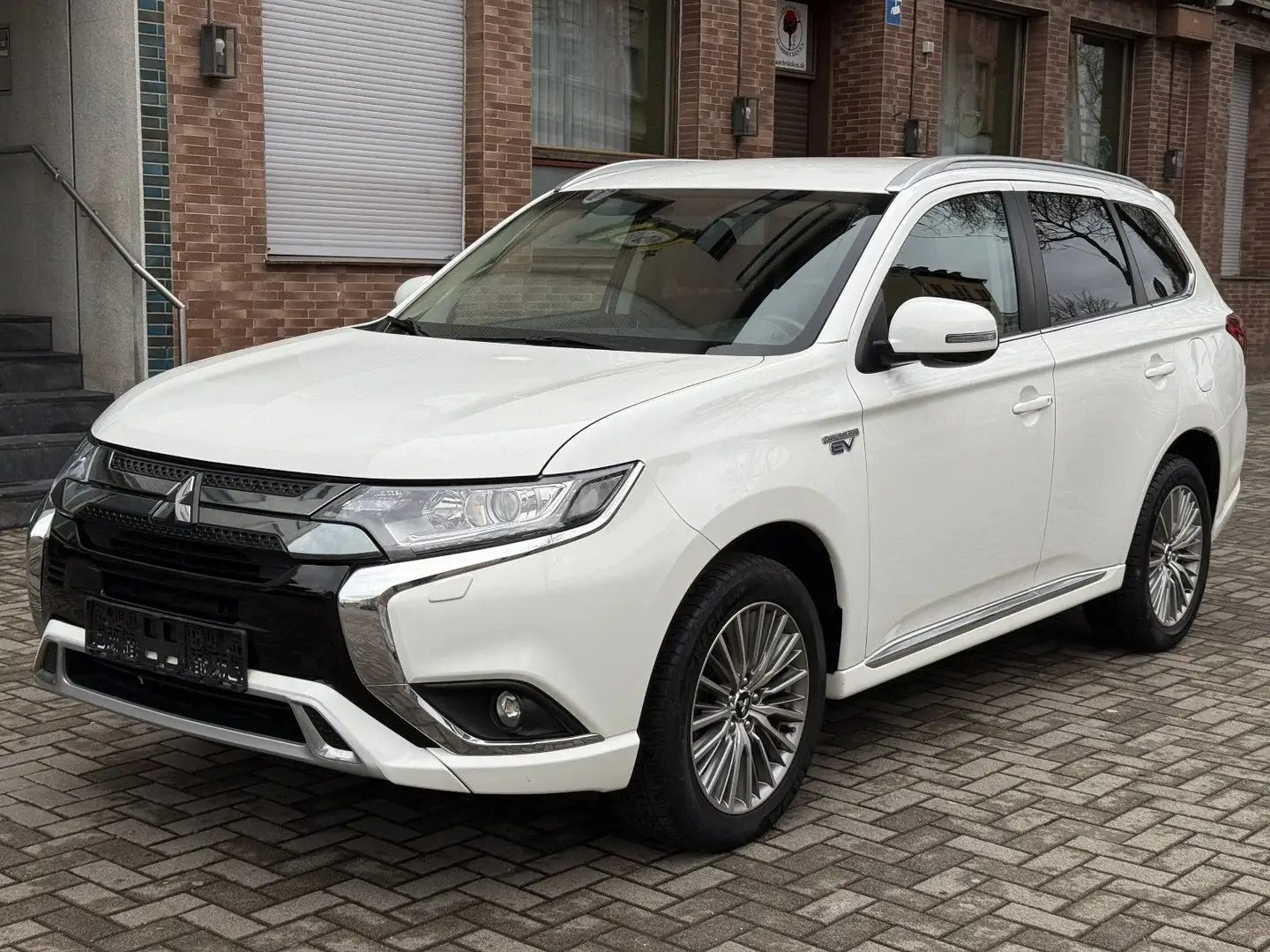 Mitsubishi Outlander PHEV 4WD *Kamera/AppleCarPlay* Weiß - 1