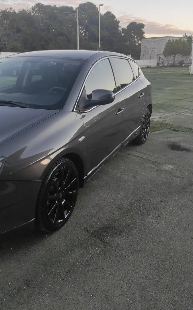 Lancia Delta 1.4 ecochic GPL sport Grigio - 1