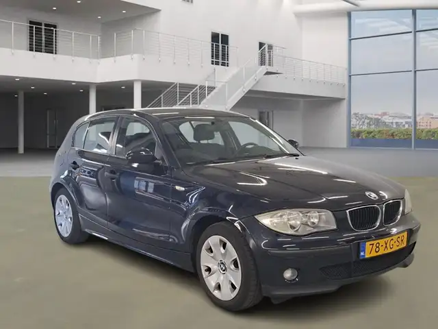 BMW 1 Series view 2