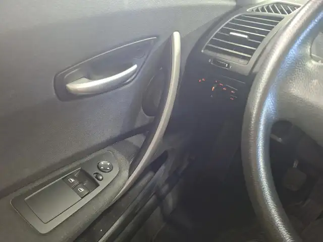 BMW 1 Series view 11